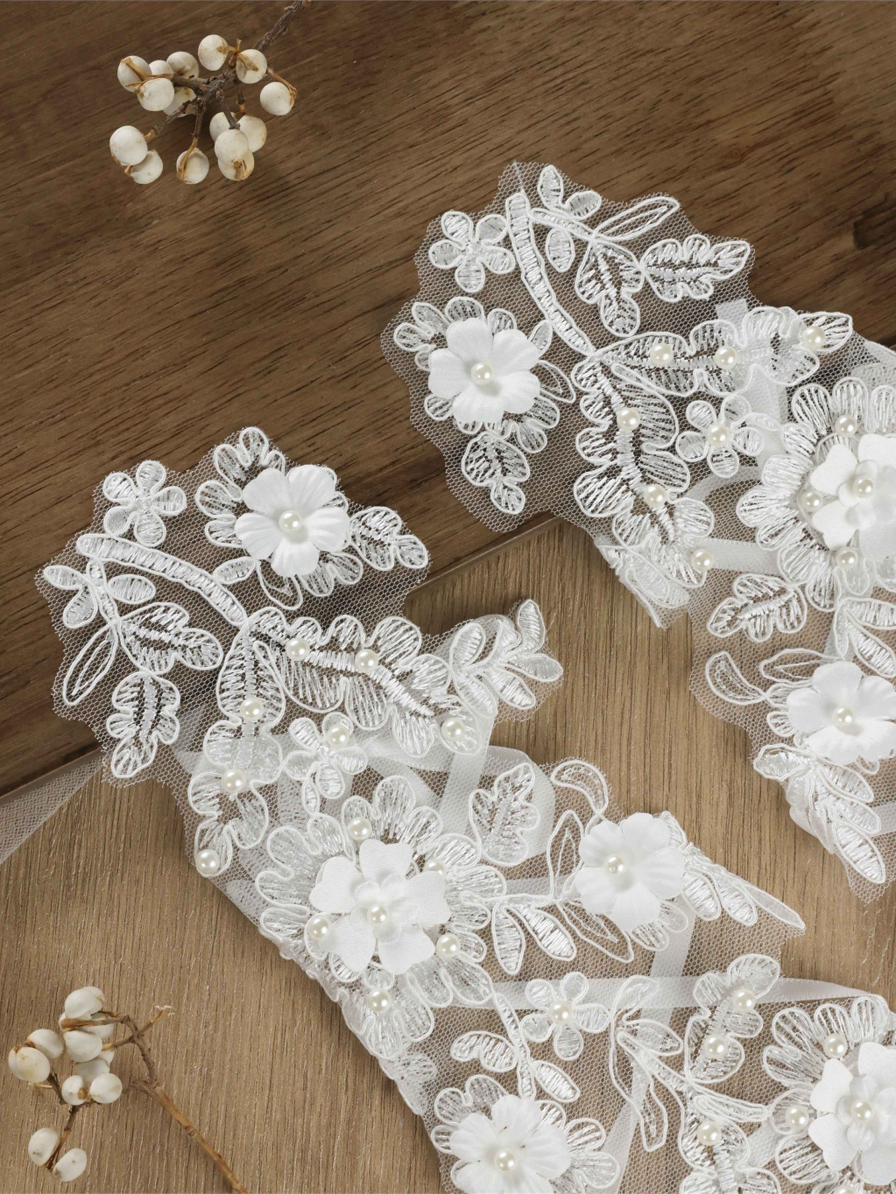 Gants De Mariée En Dentelle Florale 3D Avec Détails En Perles
