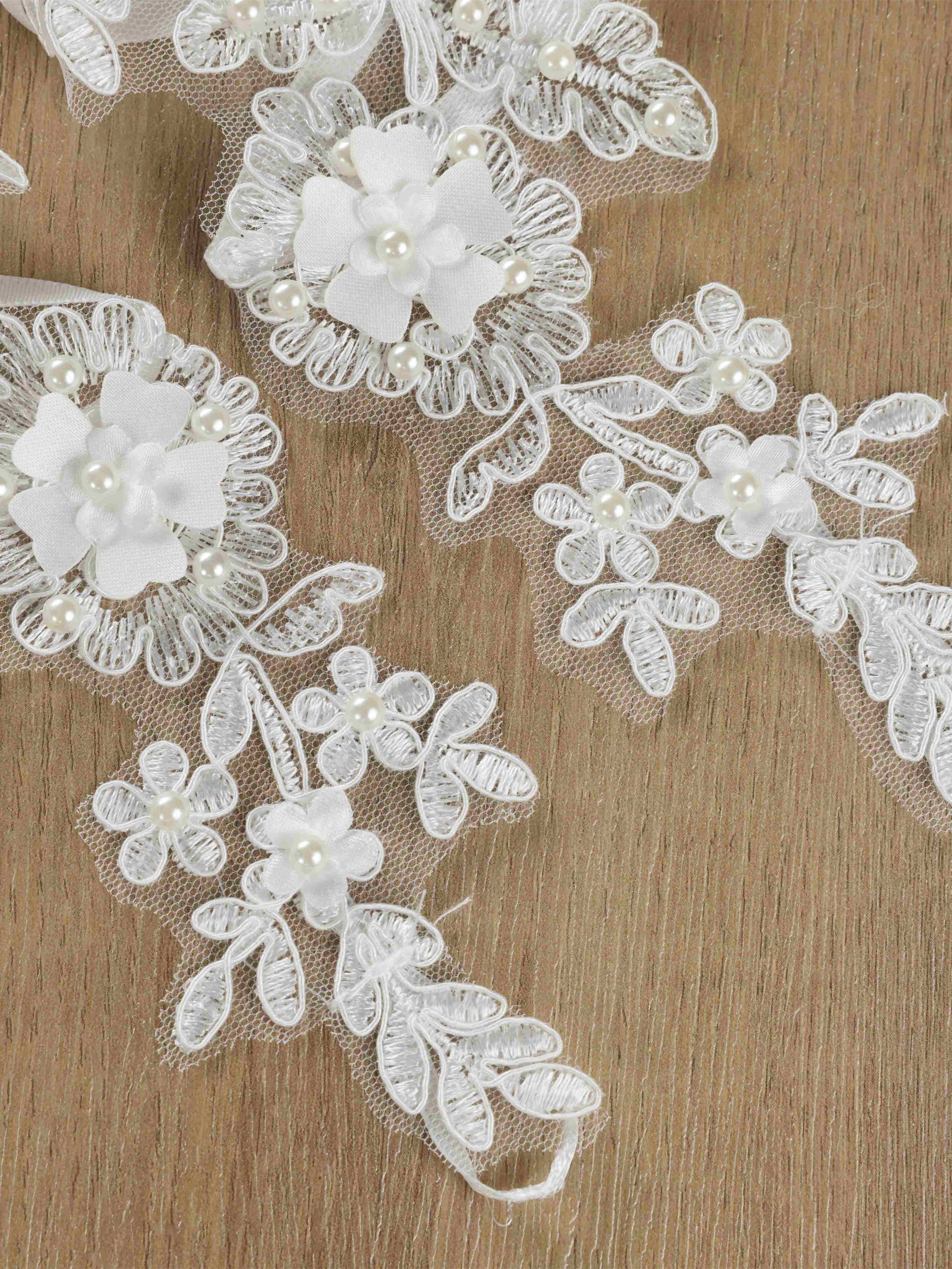 Gants De Mariée En Dentelle Florale 3D Avec Détails En Perles