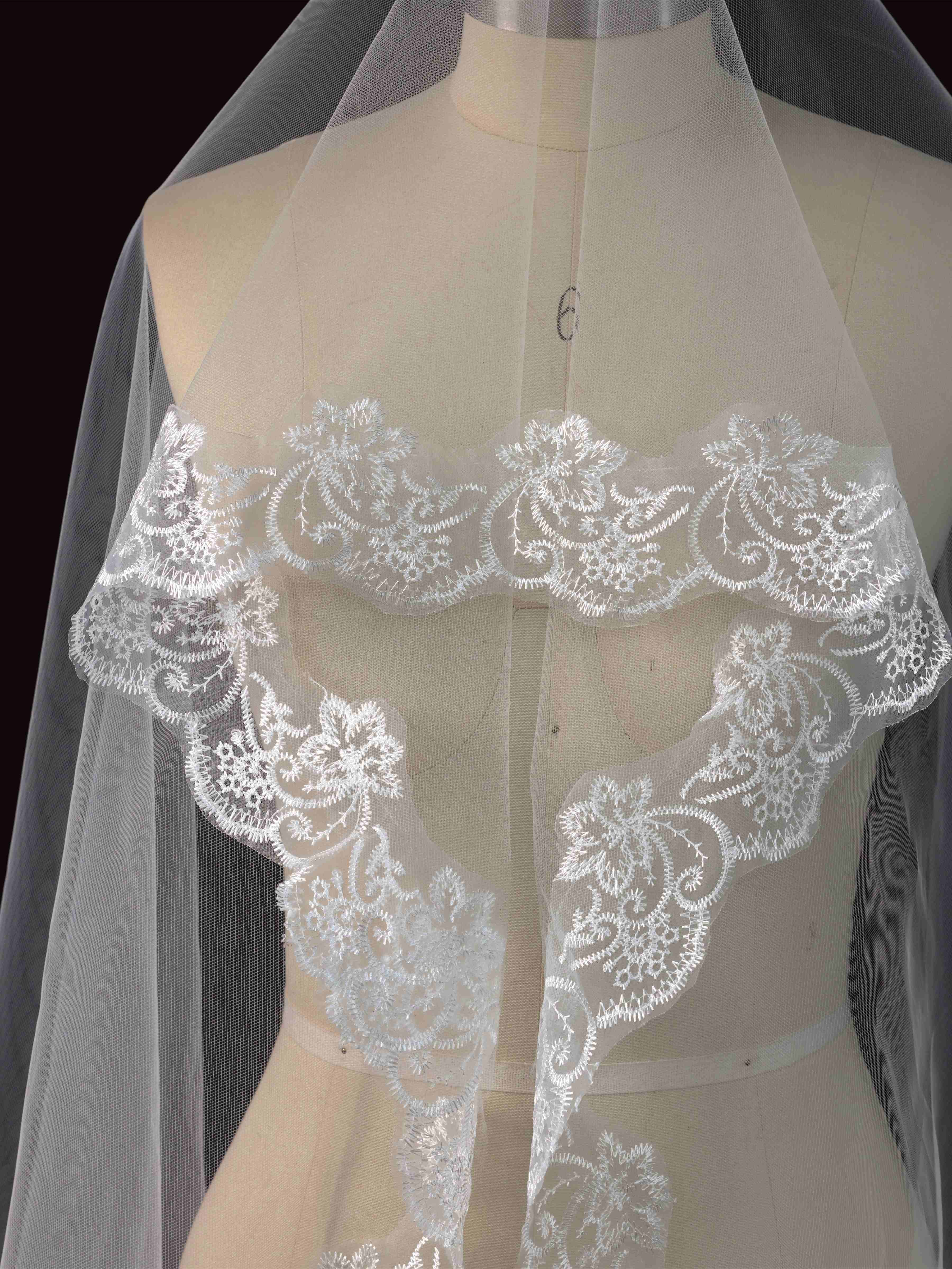 Voile De Mariée En Dentelle Avec Bordure Florale