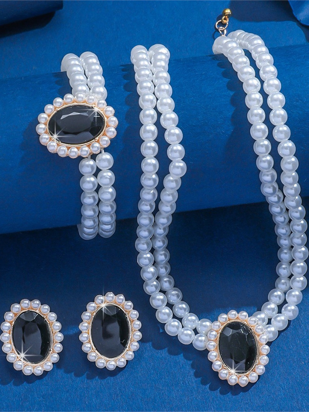 Parure De Bijoux Habillée En Perles Et Cristal