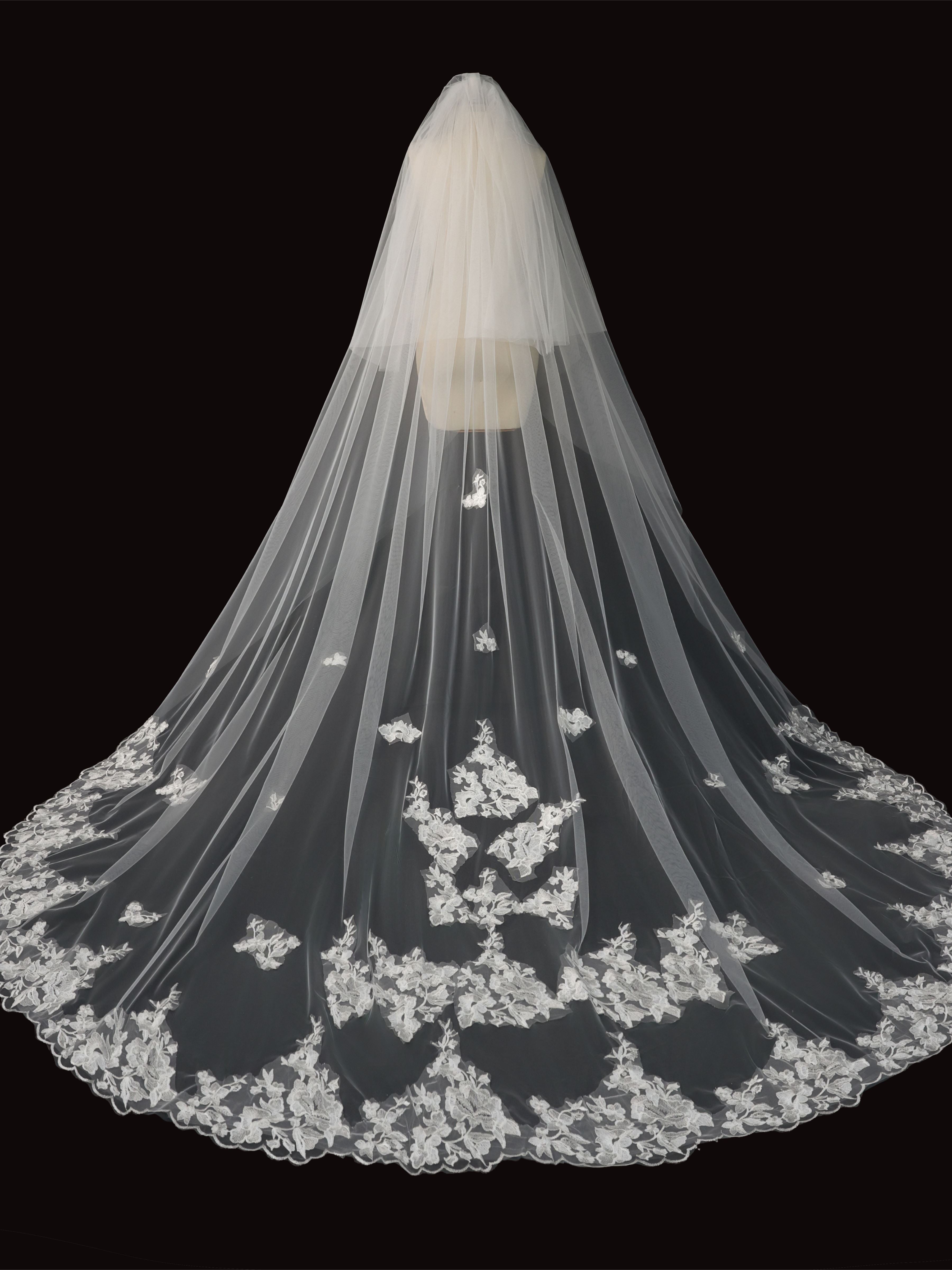 Voile De Mariée Volumineux En Tulle Avec Peigne