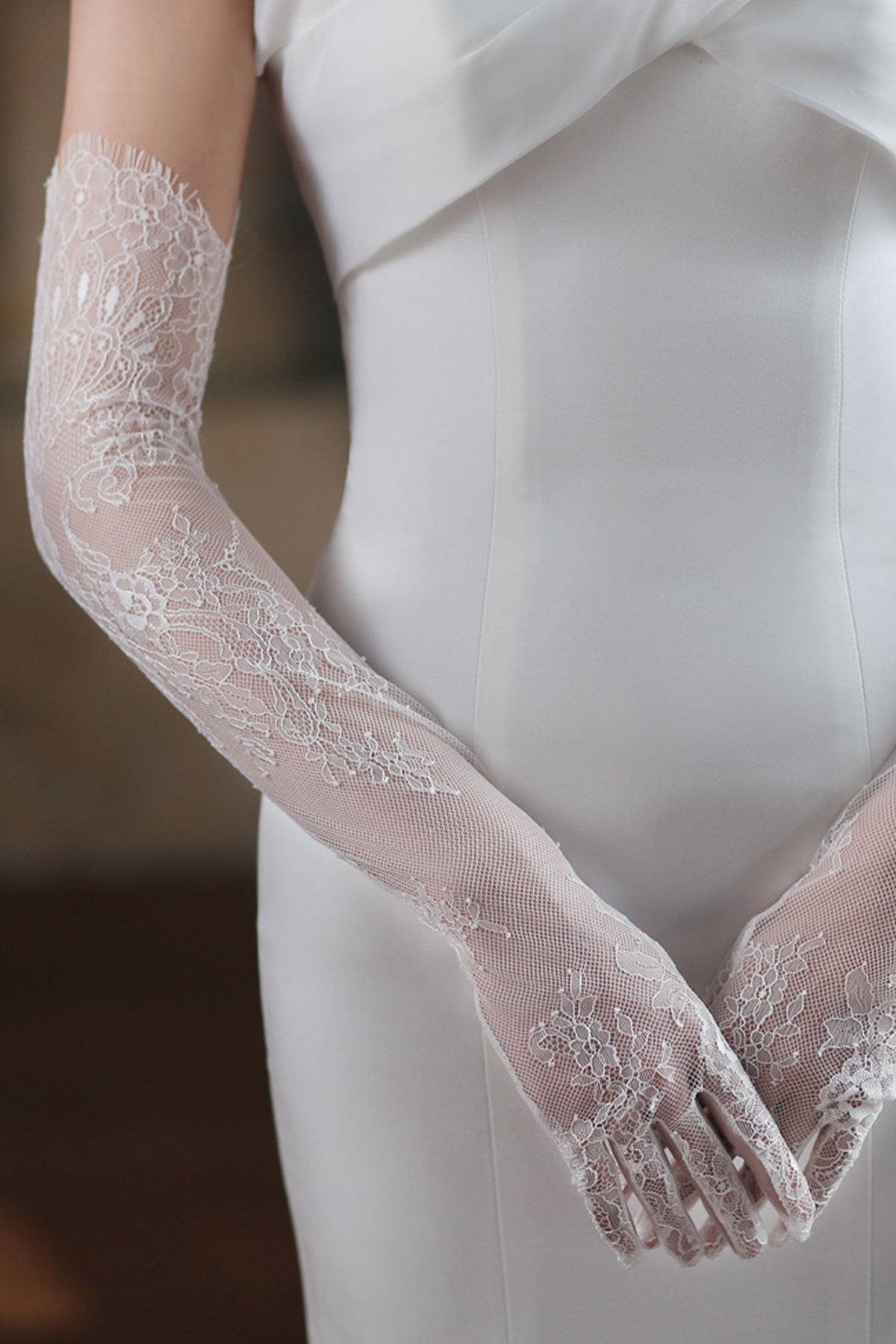 Gants De Mariée Modernes Brodés À Motifs Floraux