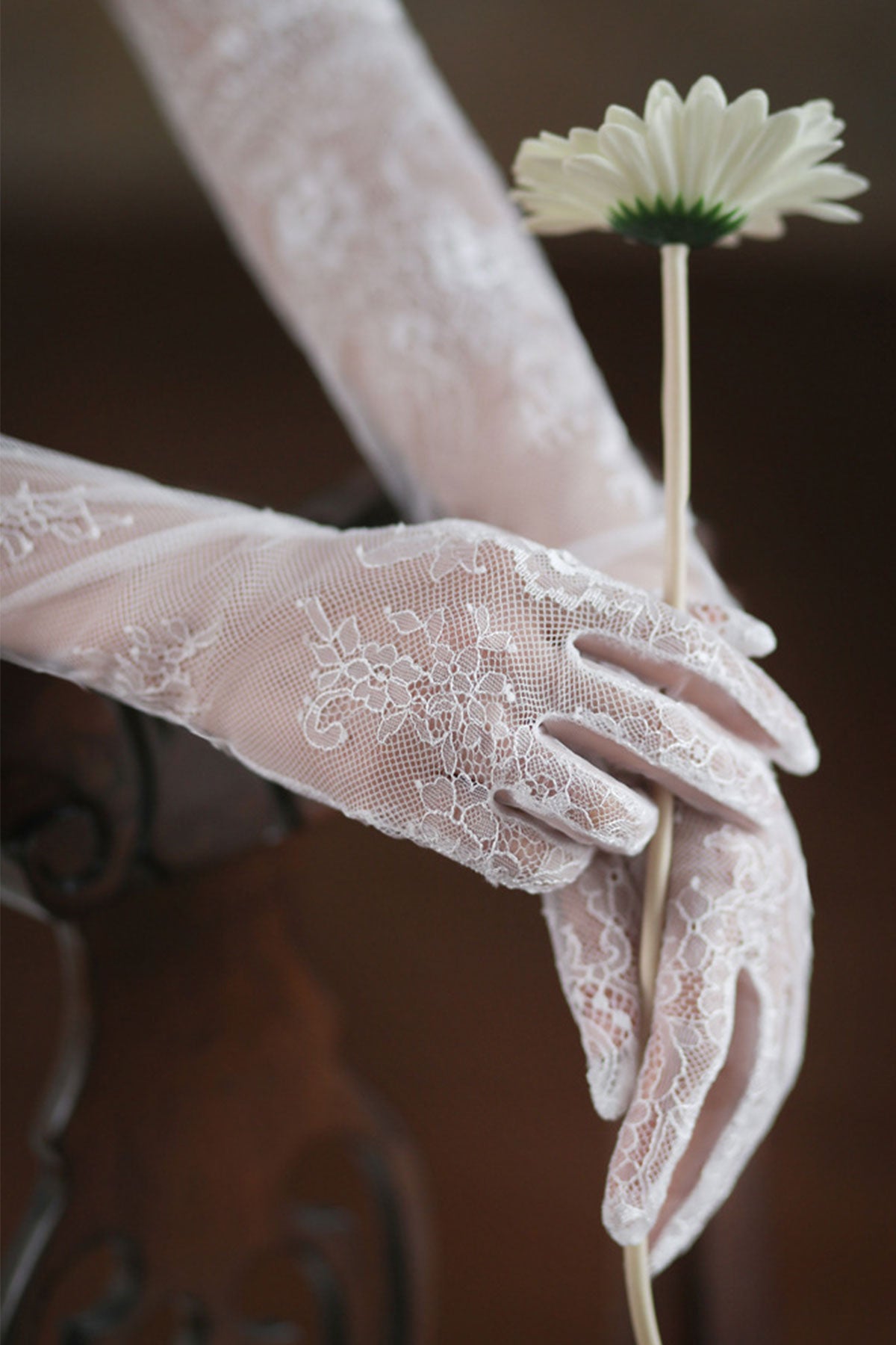 Gants De Mariée Modernes Brodés À Motifs Floraux