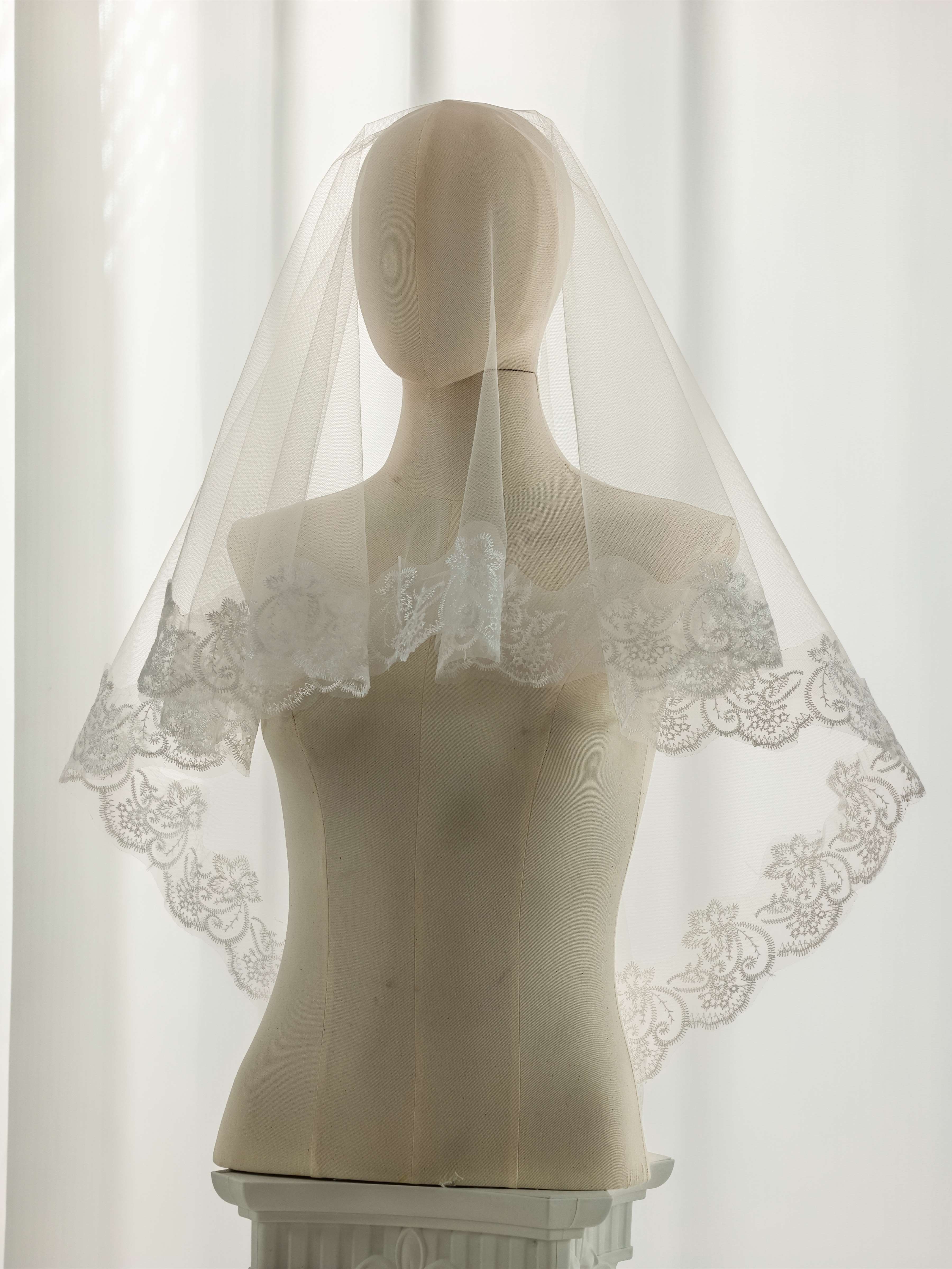 Voile De Mariée Mantille Avec Bordure En Dentelle Florale