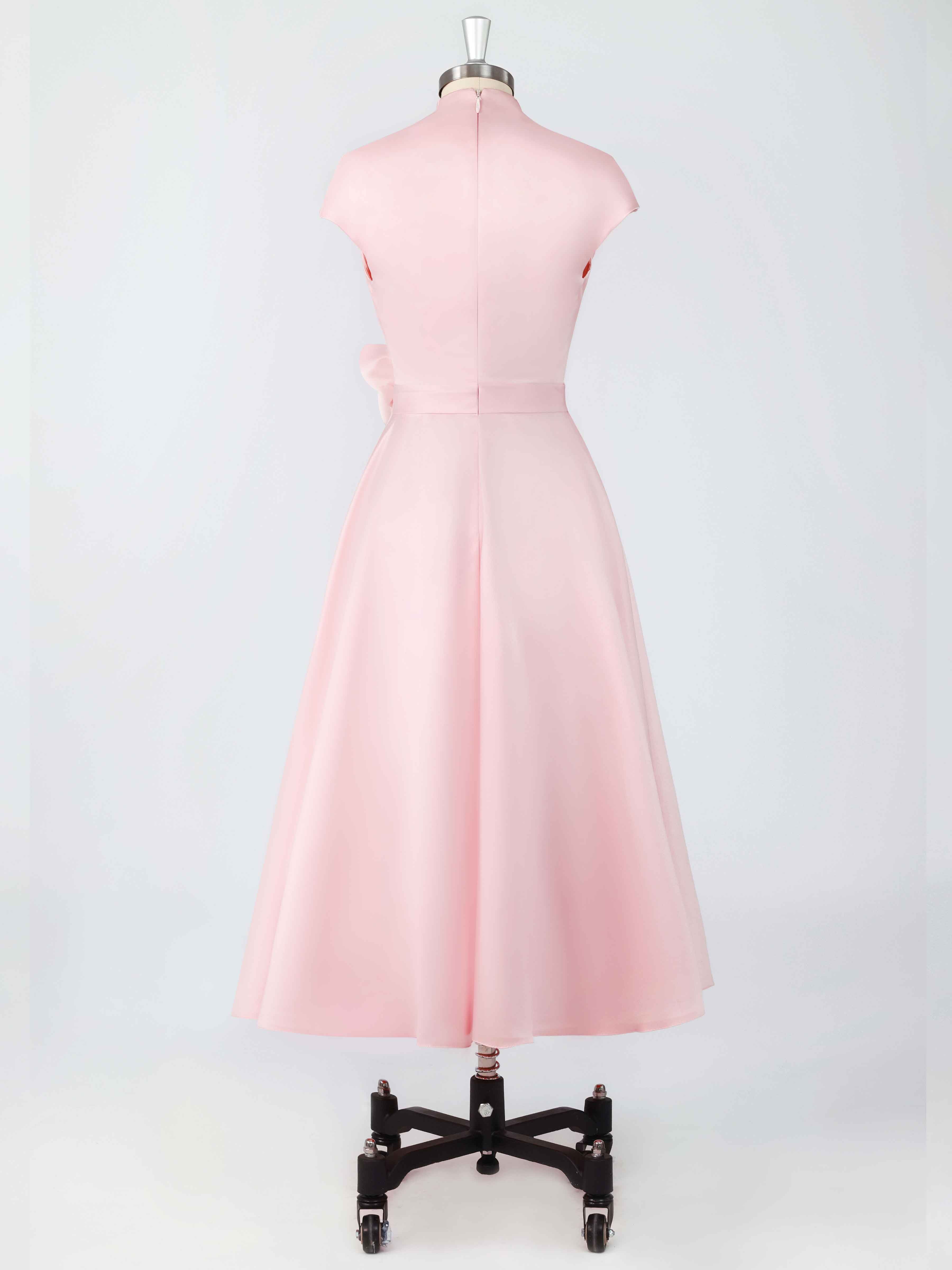 Robes Mère De La Mariée En Satin À Col V Midi Avec Ceinture Fleurie