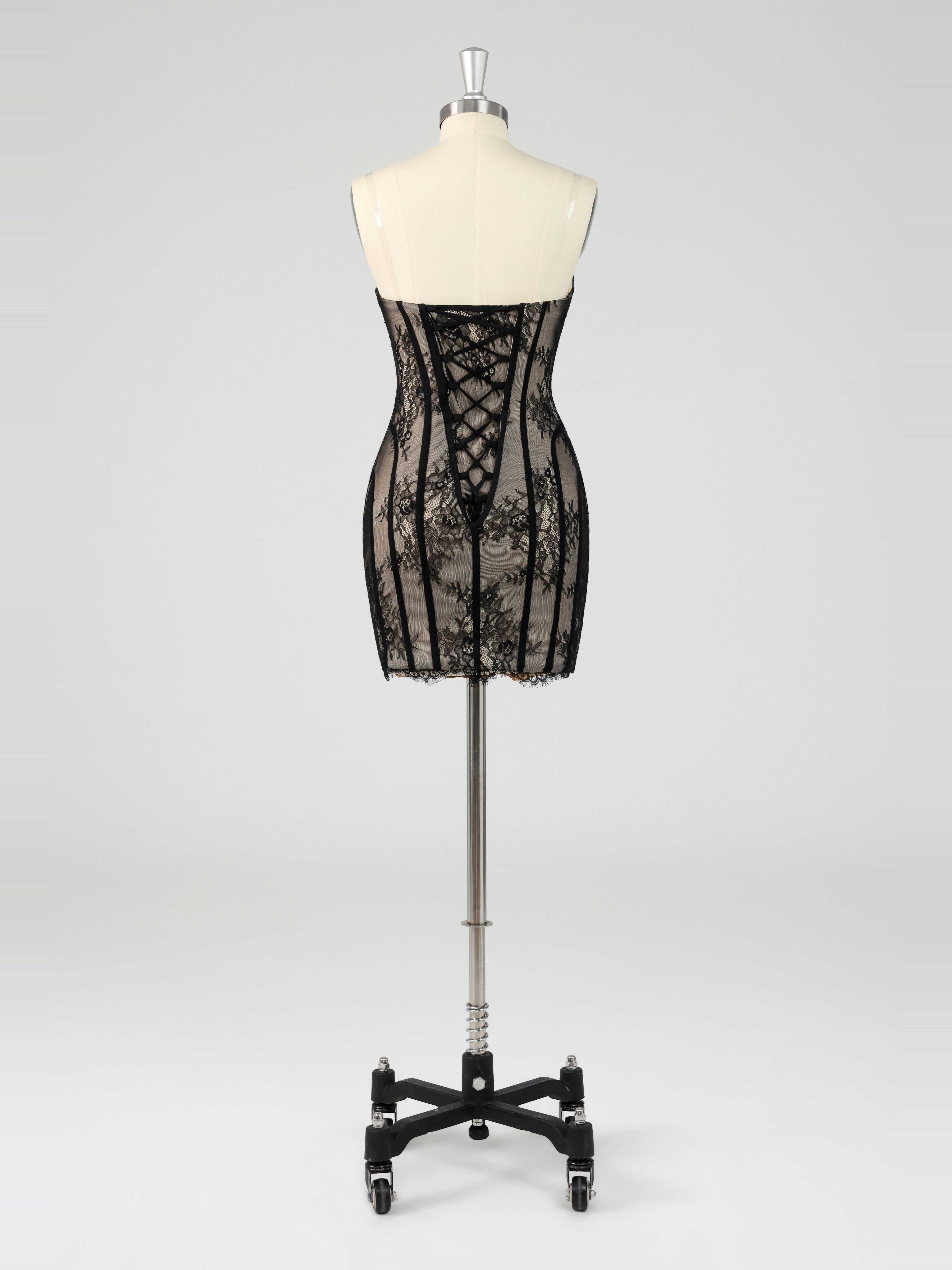 Robes De Cocktail Courtes Sexy En Dentelle Transparente Sans Bretelles