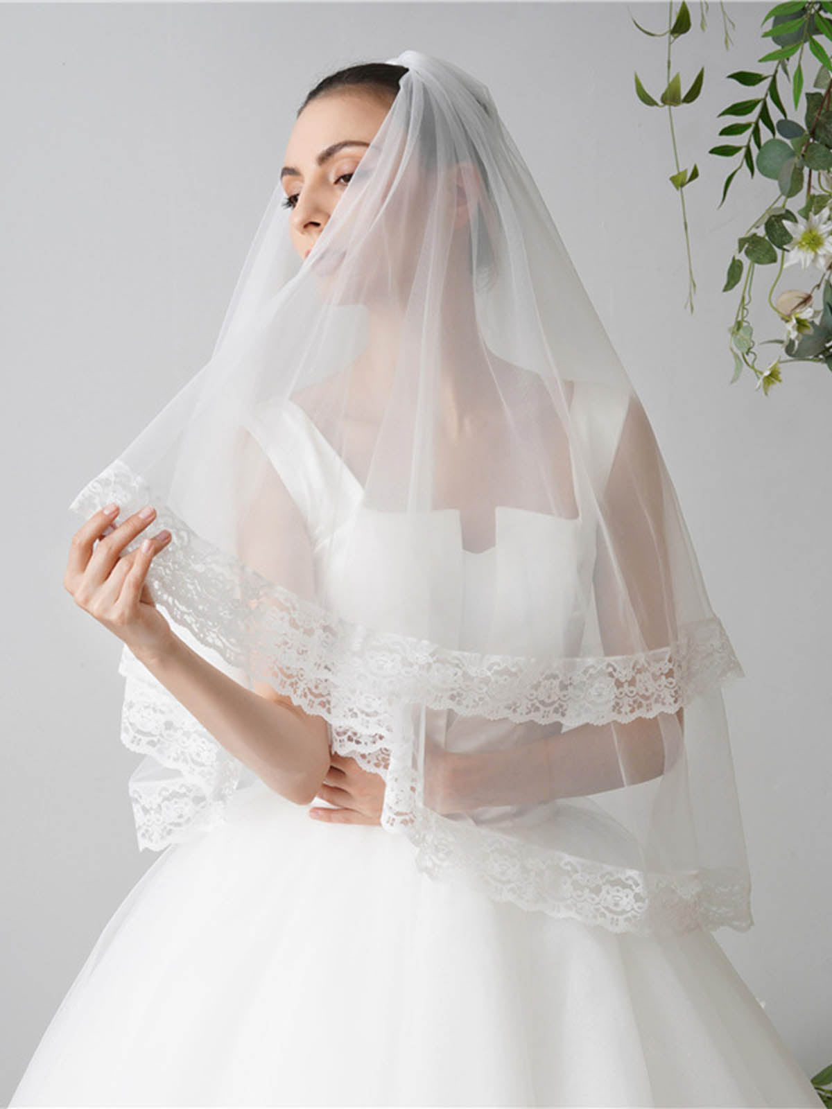 Voile De Mariage Chic Bordé D’Appliques En Dentelle