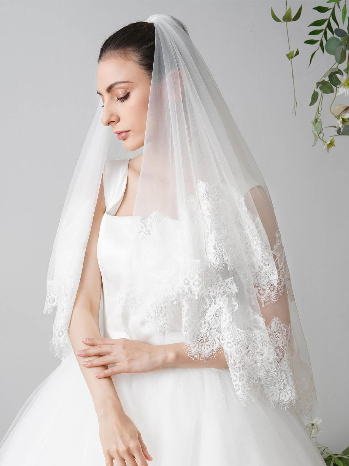Voile De Mariée Court Rêveur En Dentelle À Deux Couches