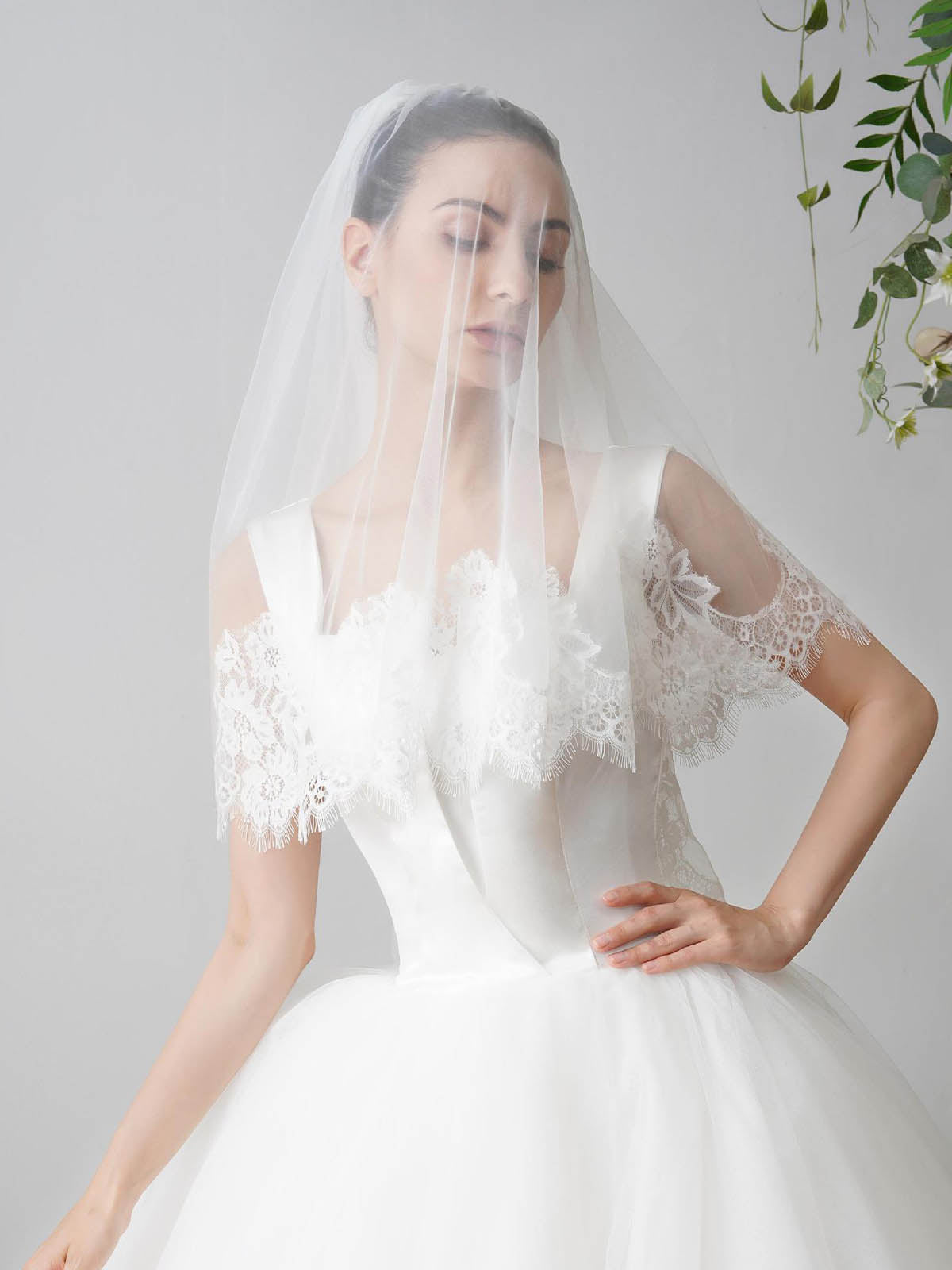 Voile De Mariée Court Rêveur En Dentelle À Deux Couches