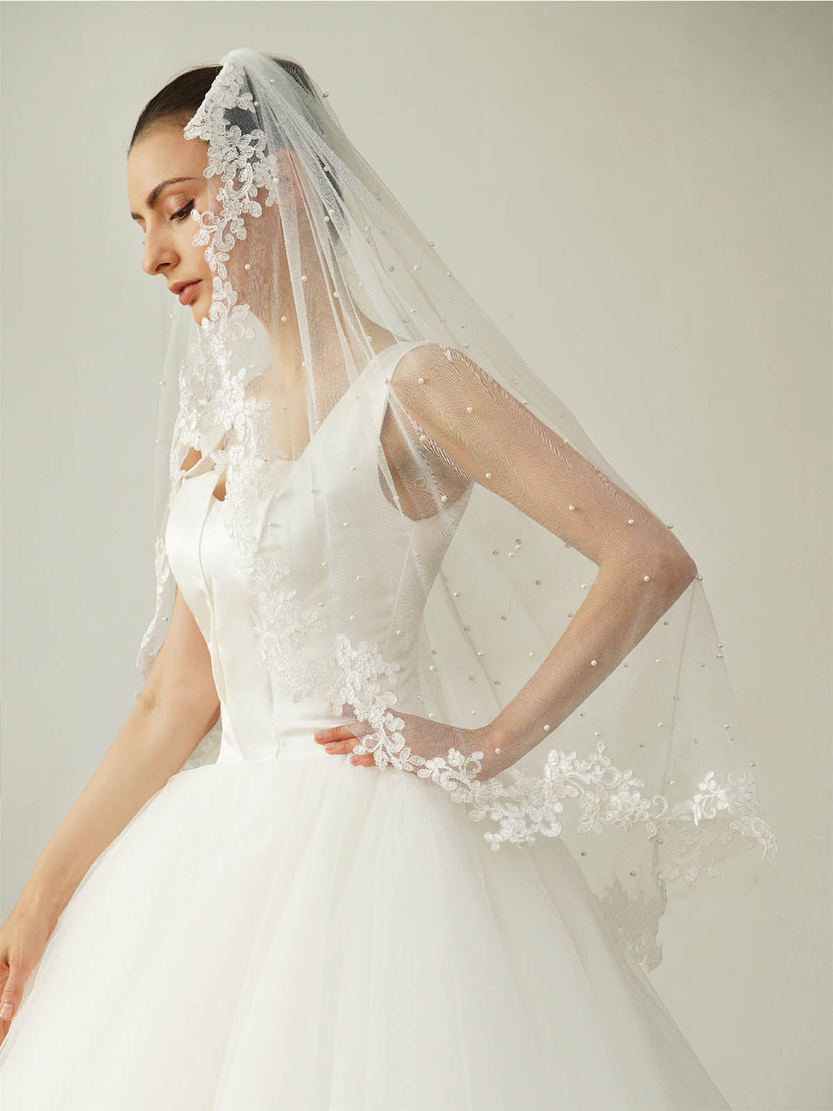 Voile De Mariée En Tulle Bordé De Dentelle Élégant Avec Perles