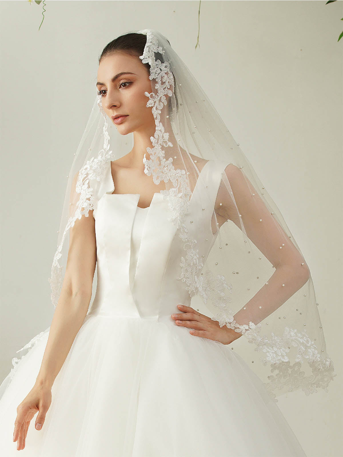 Voile De Mariée En Tulle Bordé De Dentelle Élégant Avec Perles