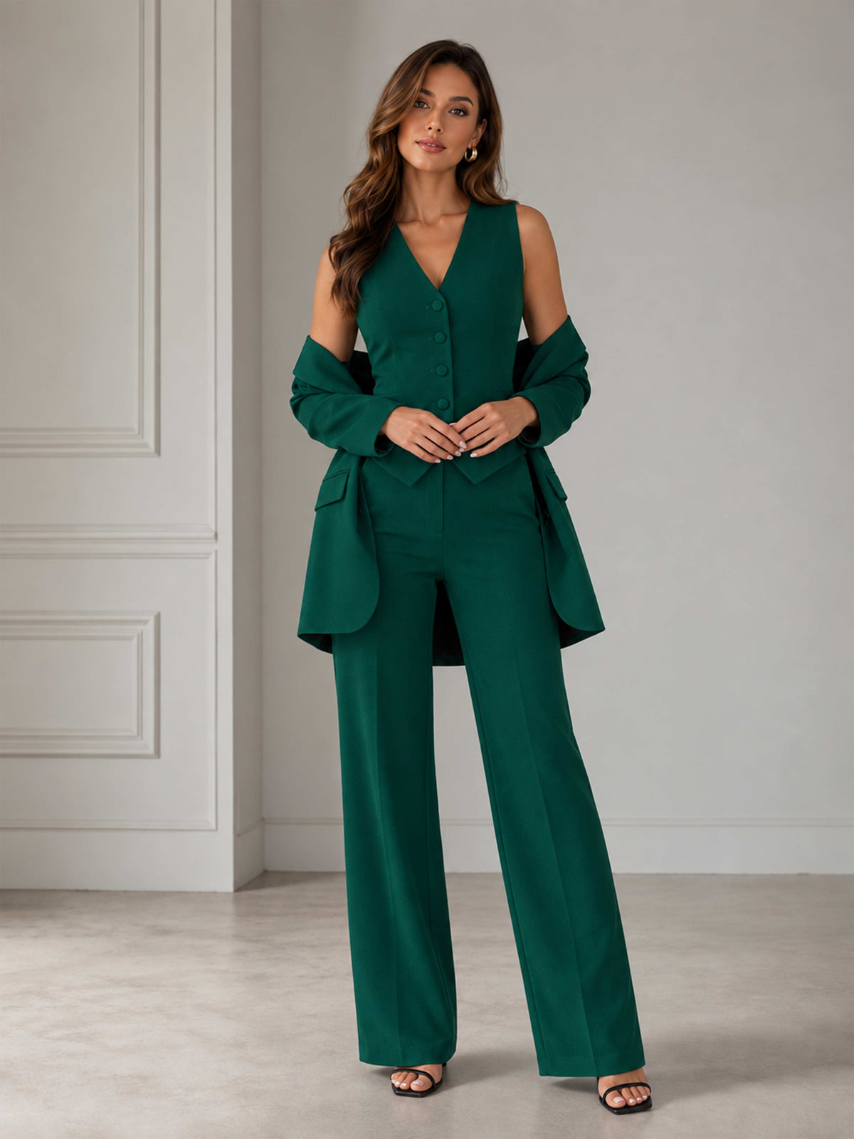 Costume Femme 3 Pièces À Sophistiquée Coupe Cintrée Avec Col V Gilet