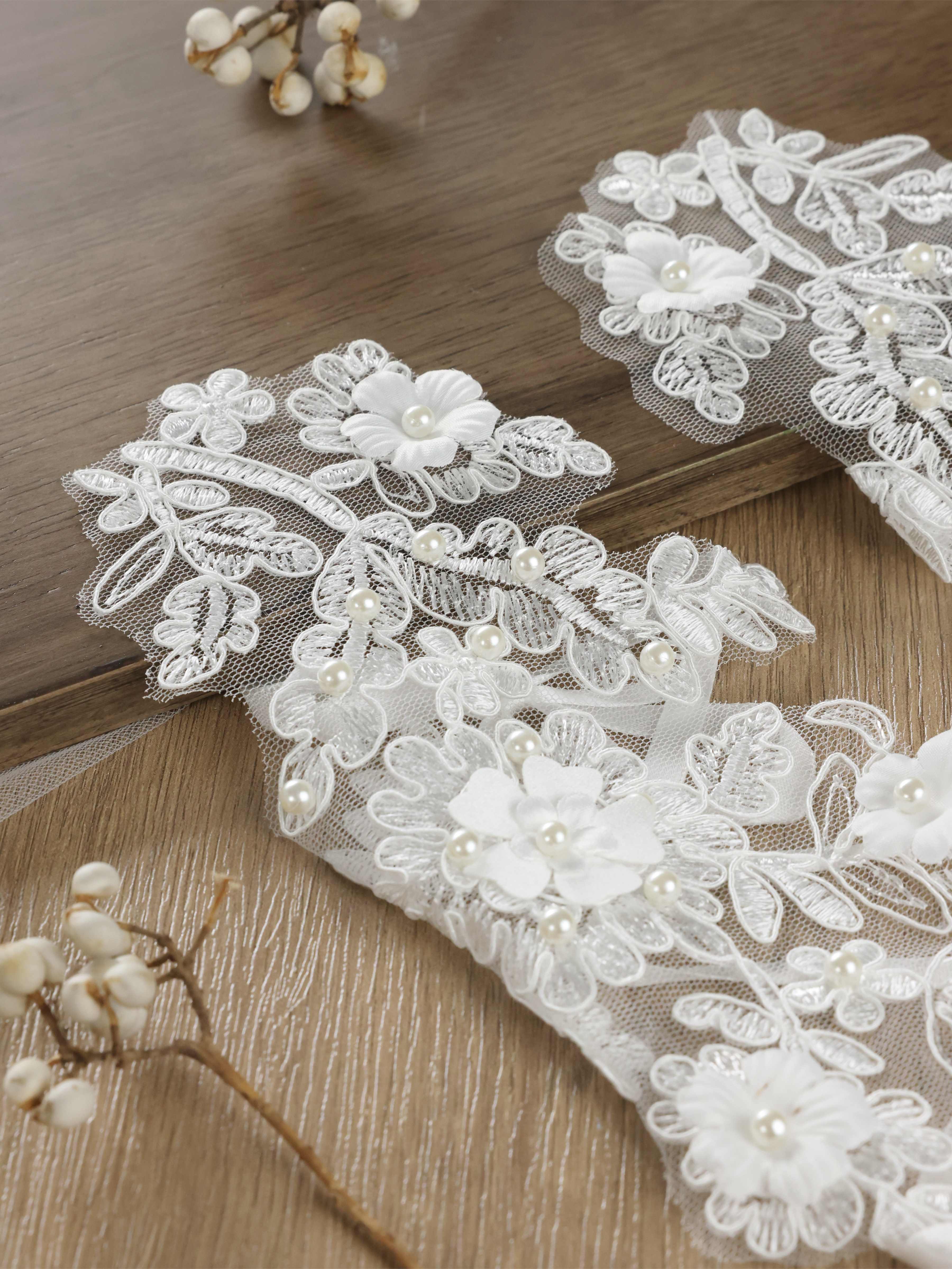 Gants De Mariée En Dentelle Florale 3D Avec Détails En Perles