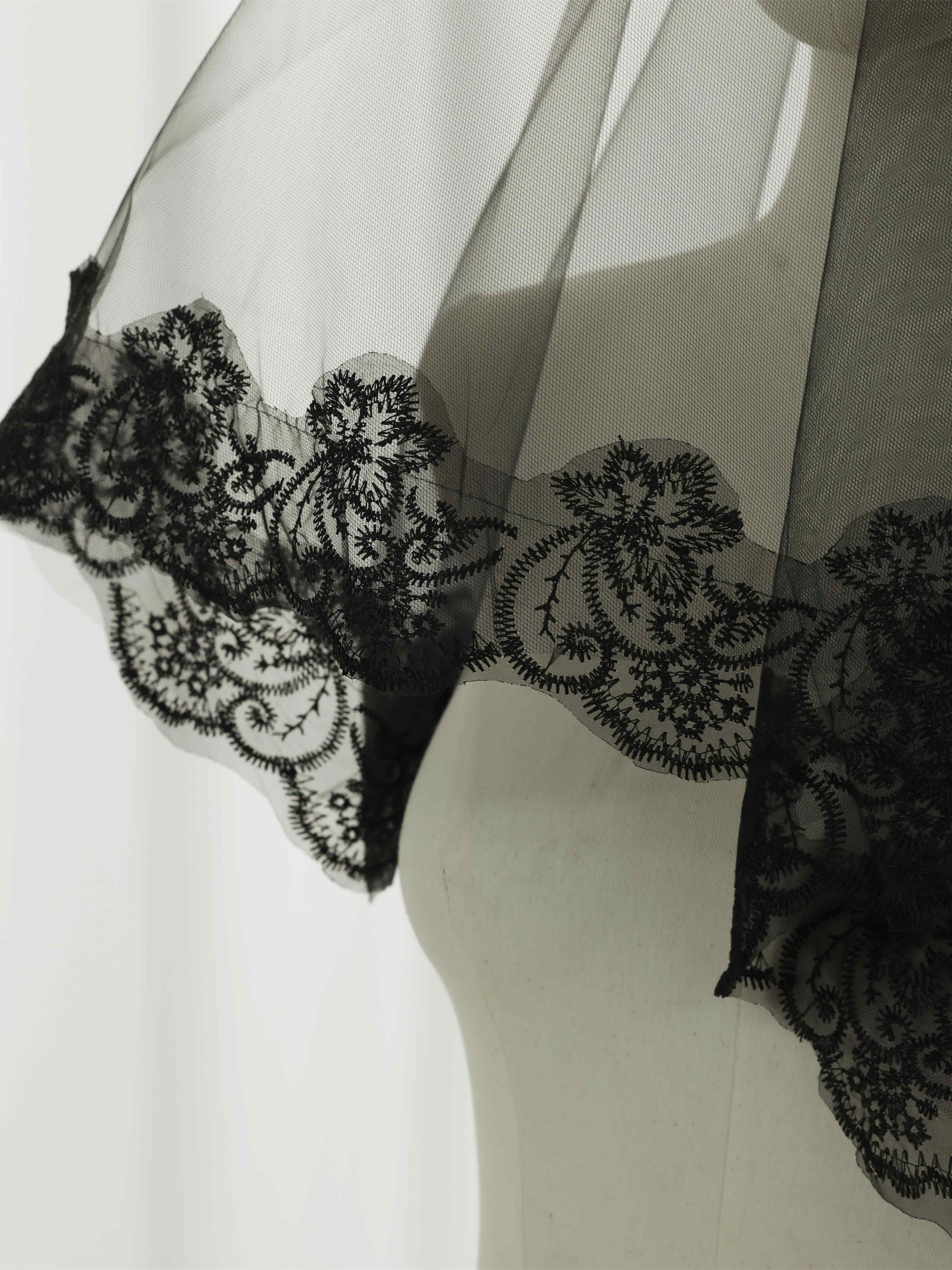 Voile De Mariée En Dentelle Avec Bordure Brodée
