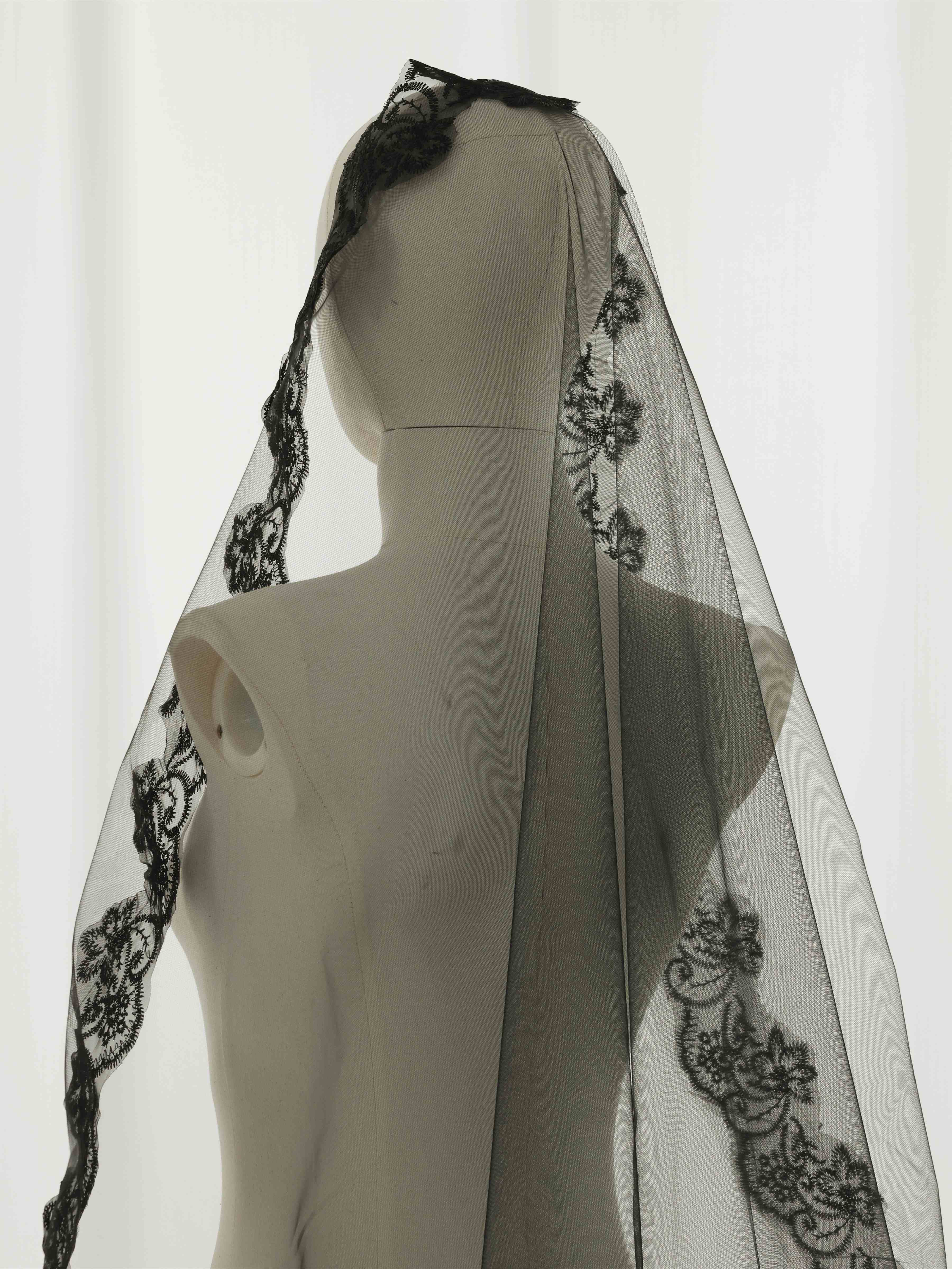 Voile De Mariée En Dentelle Avec Bordure Brodée