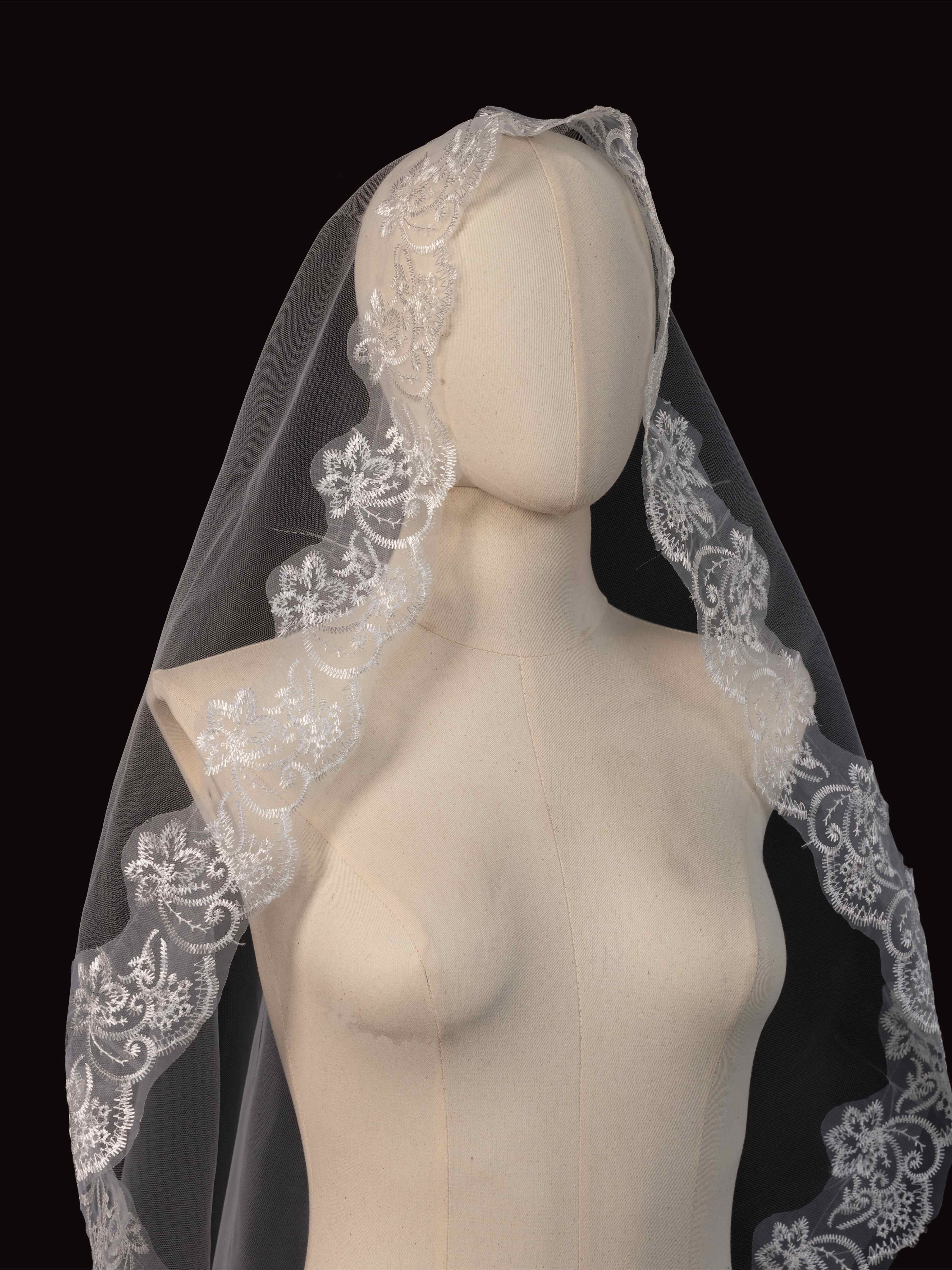 Voile De Mariée En Dentelle Avec Bordure Florale