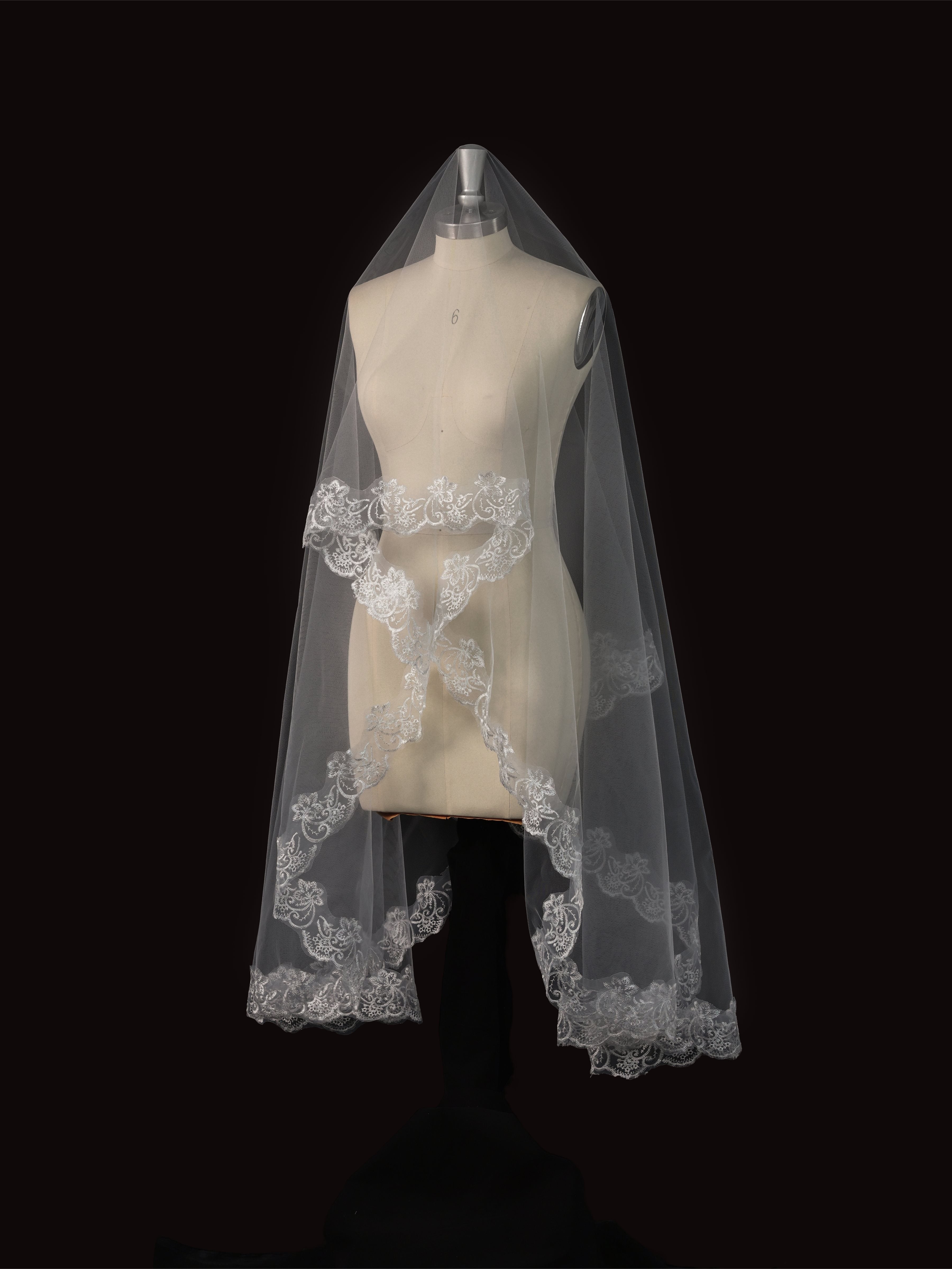 Voile De Mariée En Dentelle Avec Bordure Florale