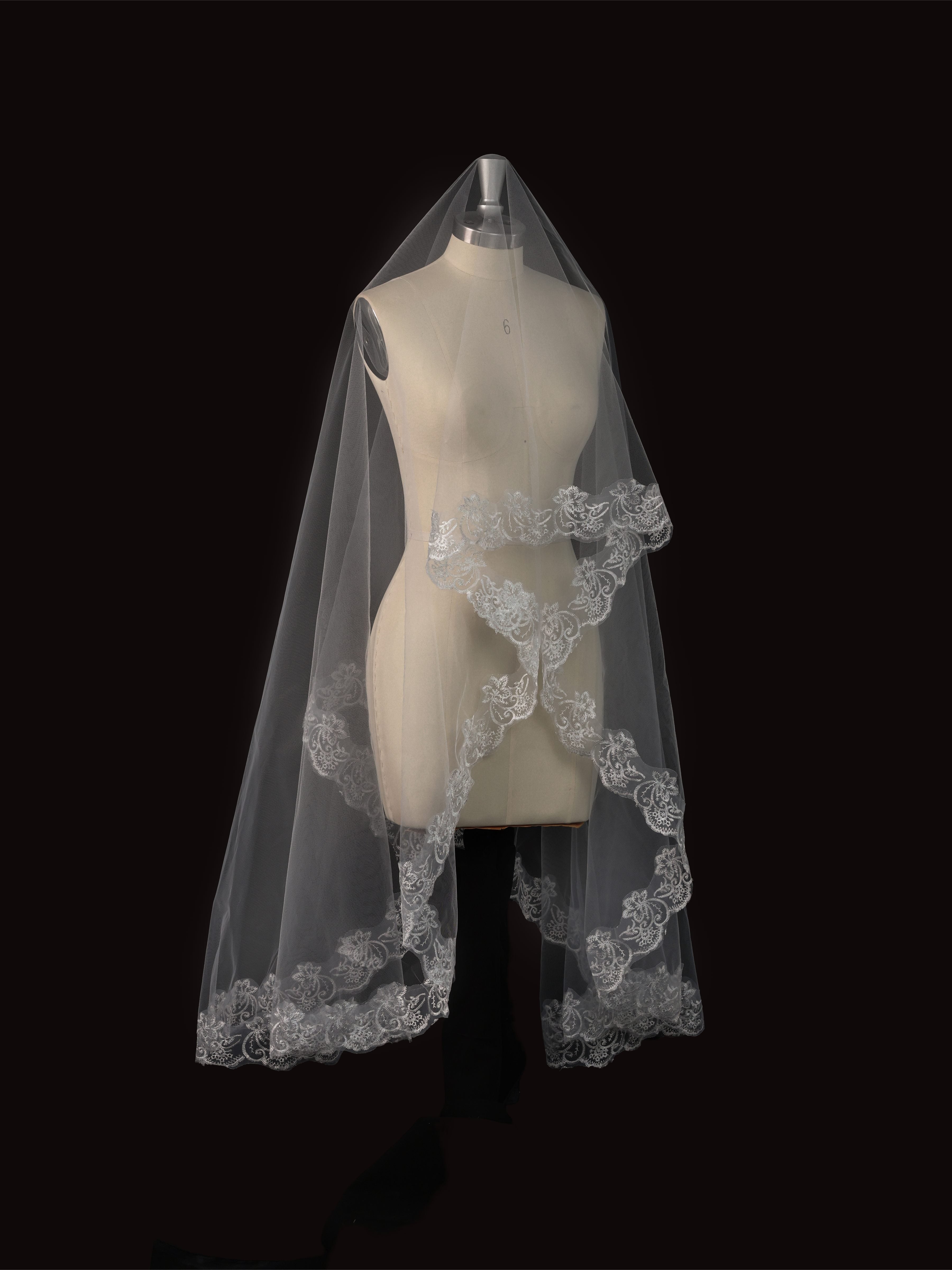 Voile De Mariée En Dentelle Avec Bordure Florale