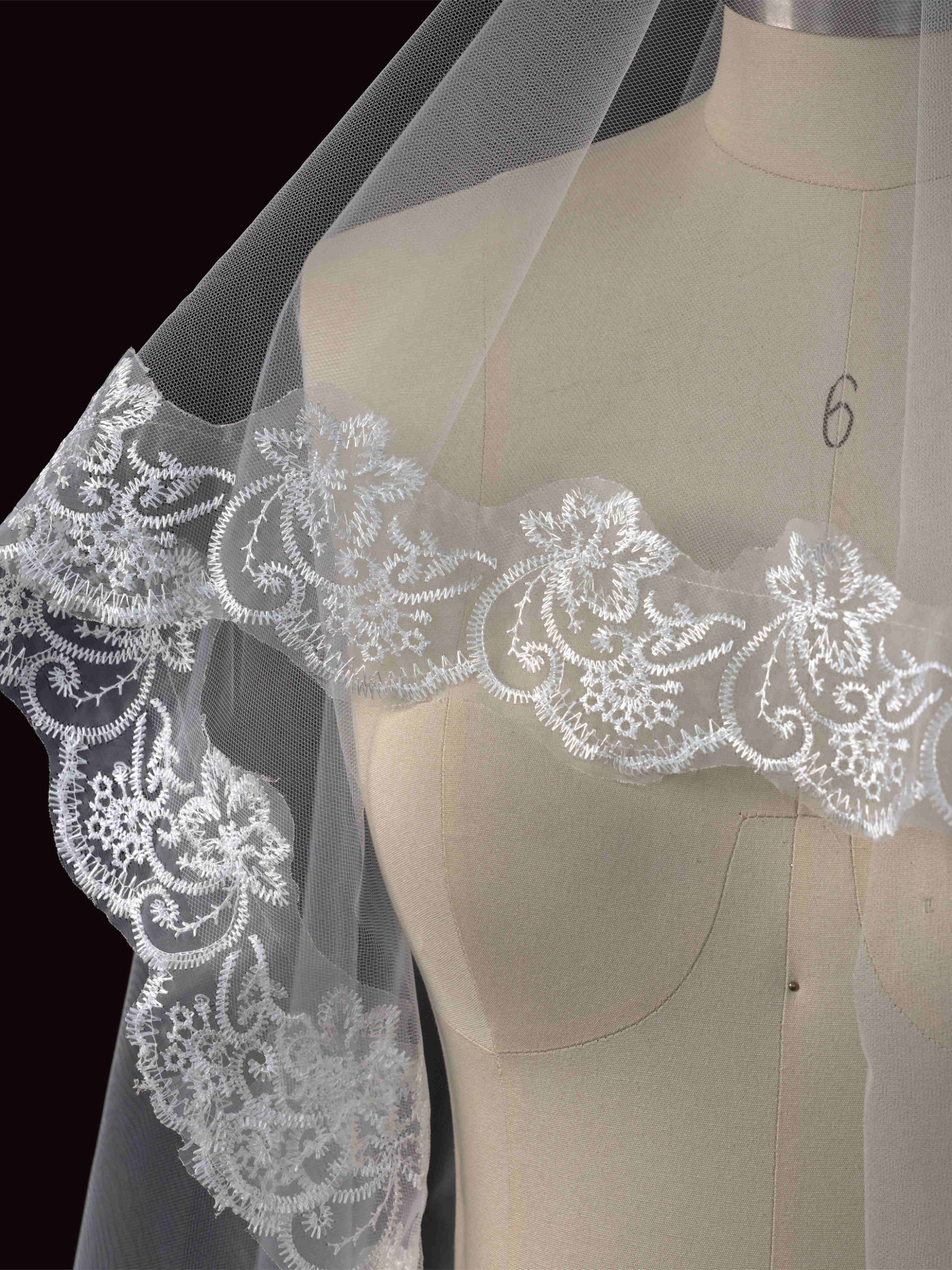 Voile De Mariée En Dentelle Avec Bordure Florale