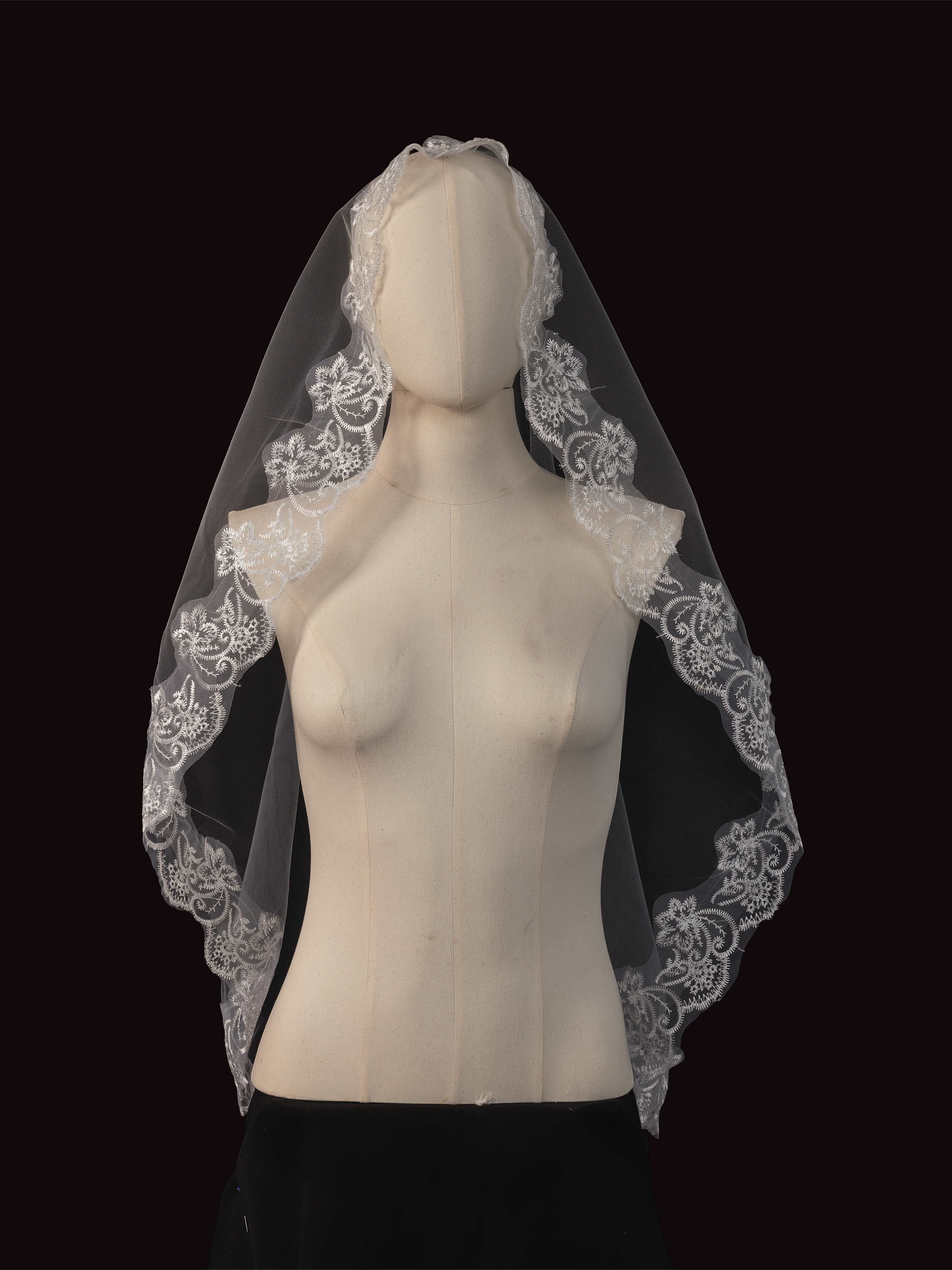 Voile Mantille En Dentelle Pour Un Look De Mariée Gothique