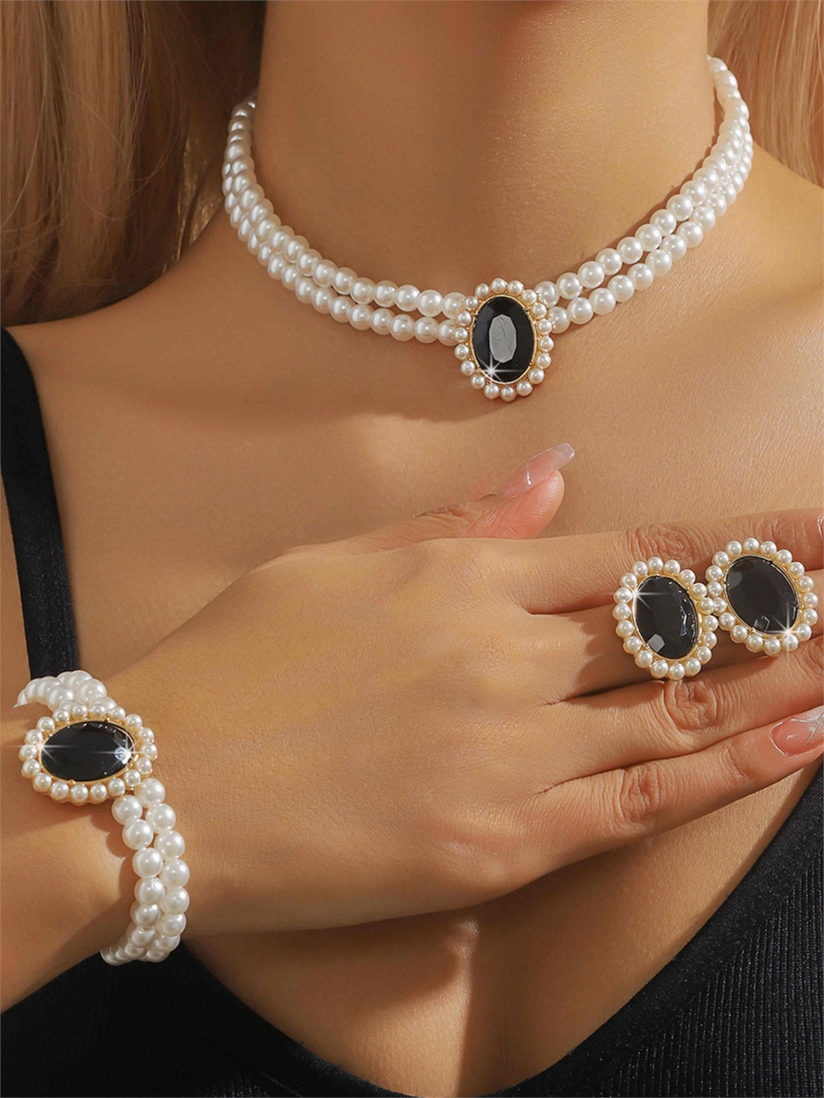 Parure De Bijoux Habillée En Perles Et Cristal