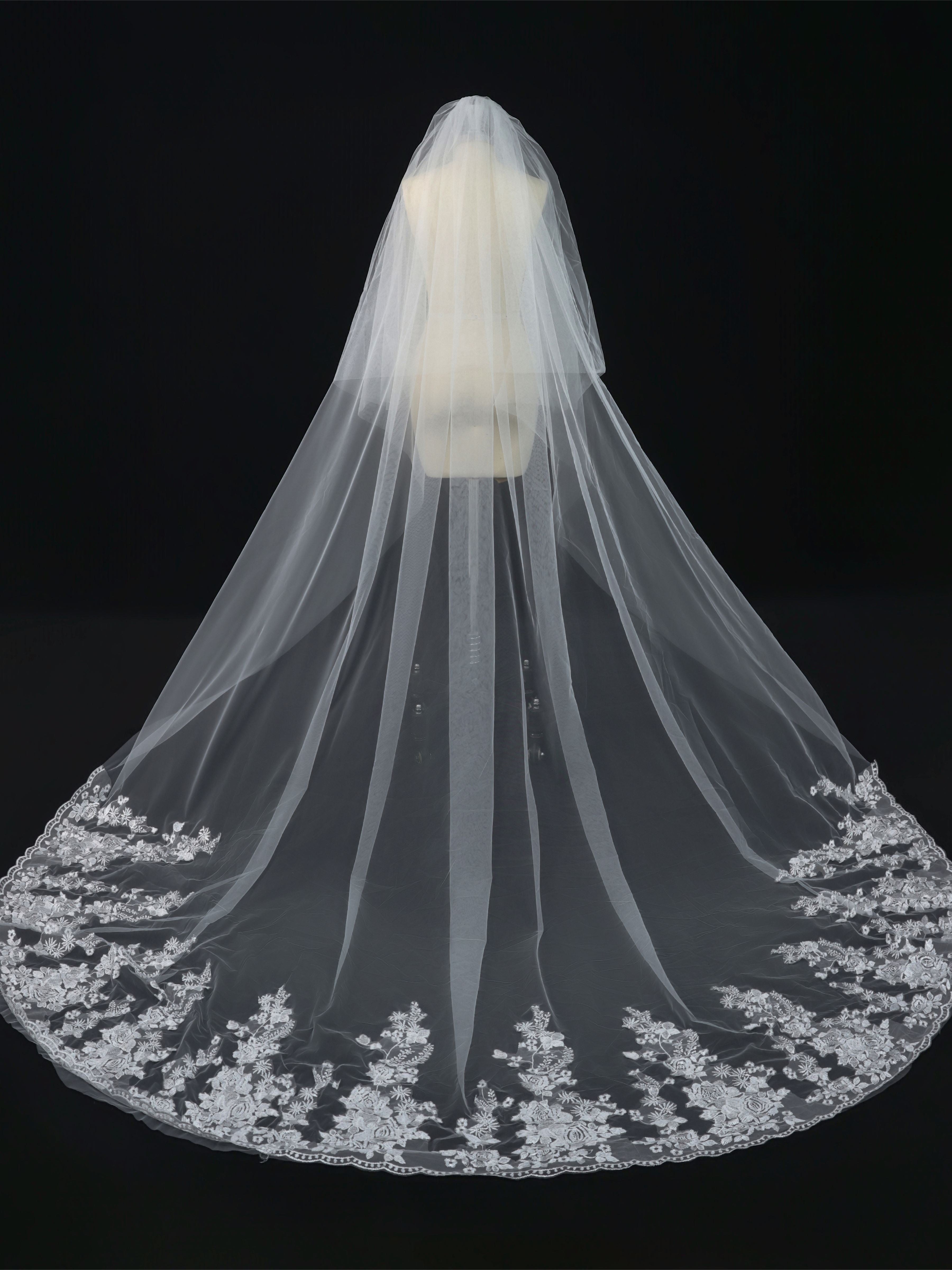 Voile De Mariée Cathédrale Avec Bordure En Dentelle Florale