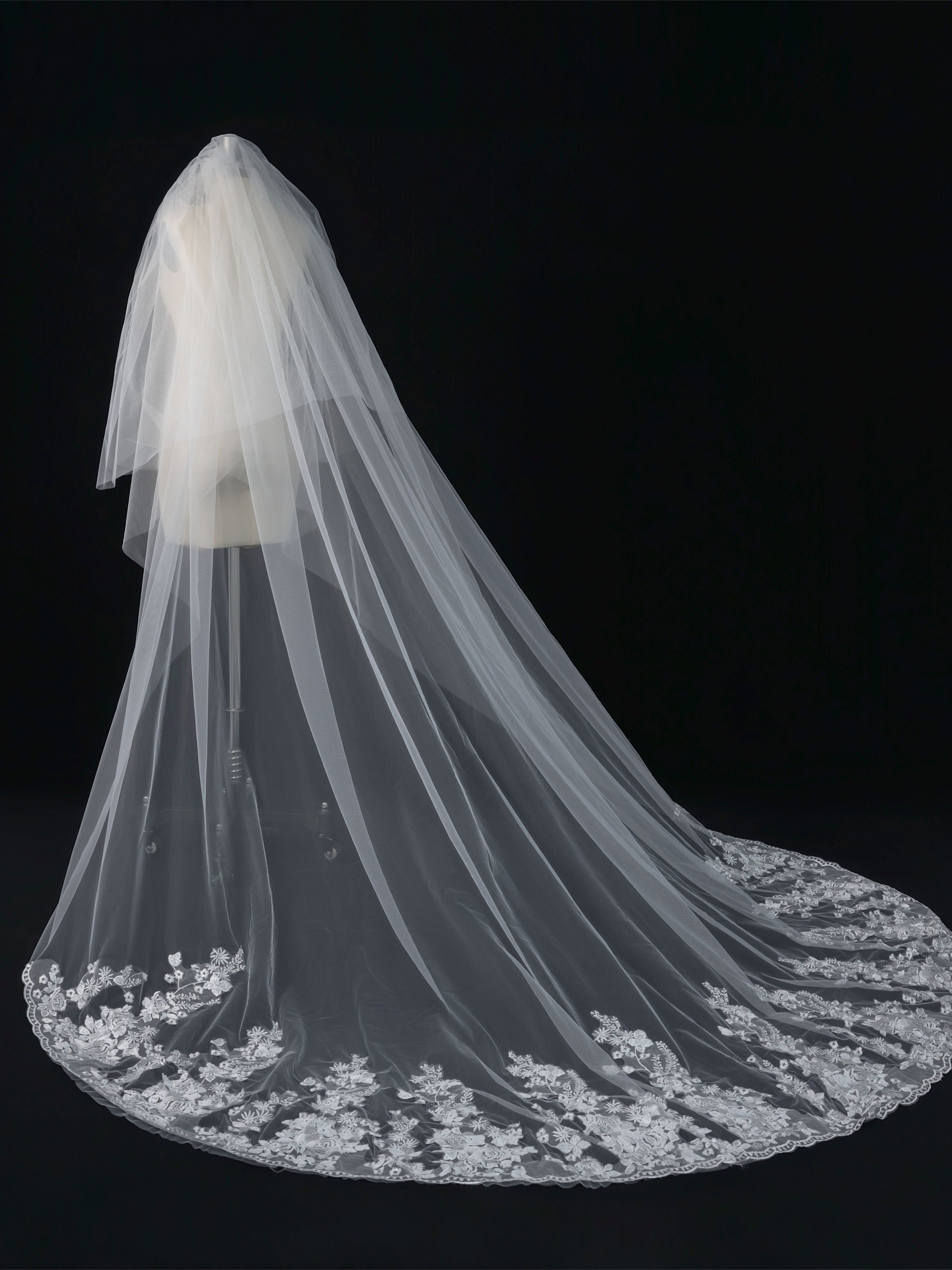 Voile De Mariée Cathédrale Avec Bordure En Dentelle Florale