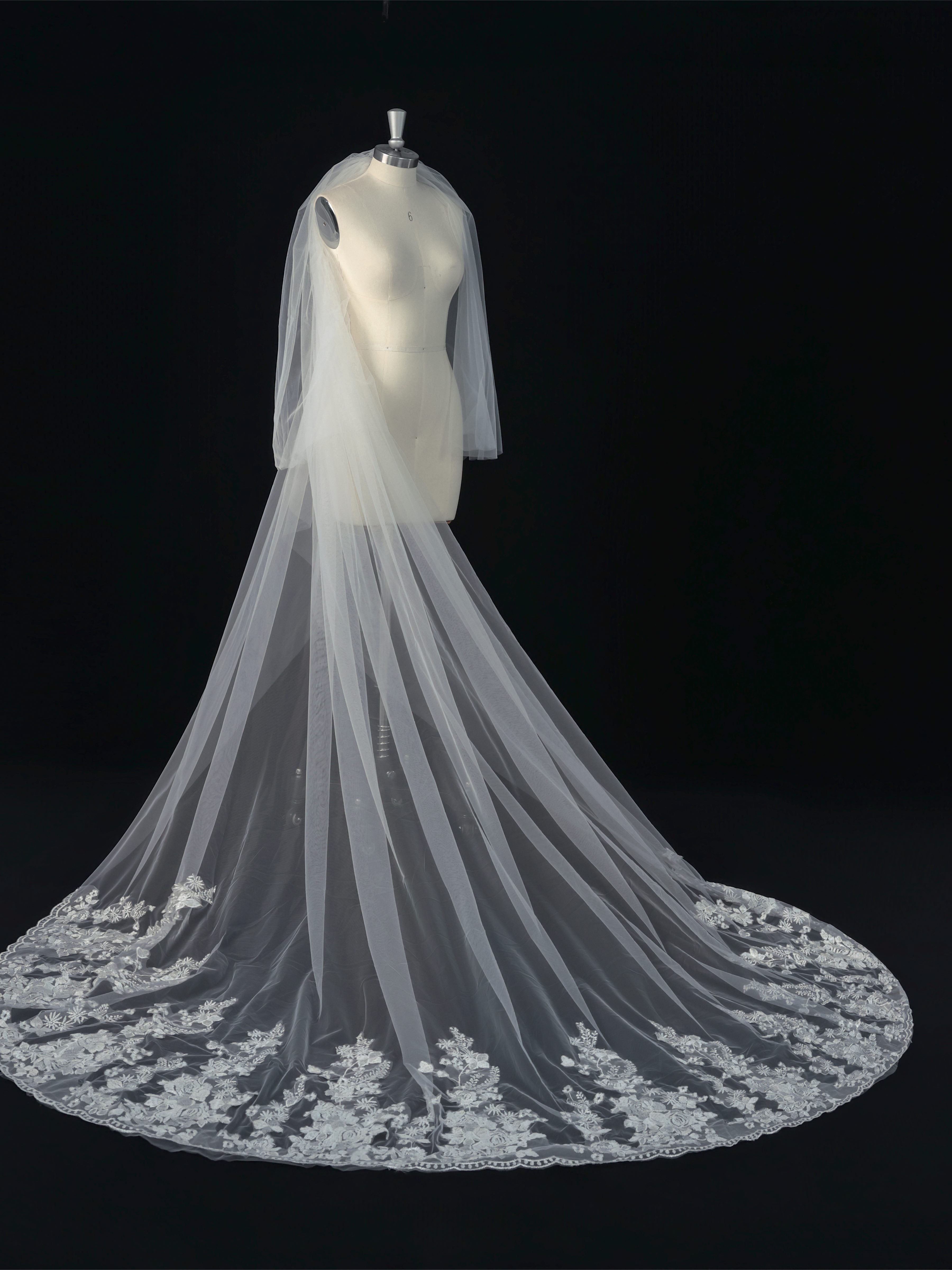 Voile De Mariée Cathédrale Avec Bordure En Dentelle Florale
