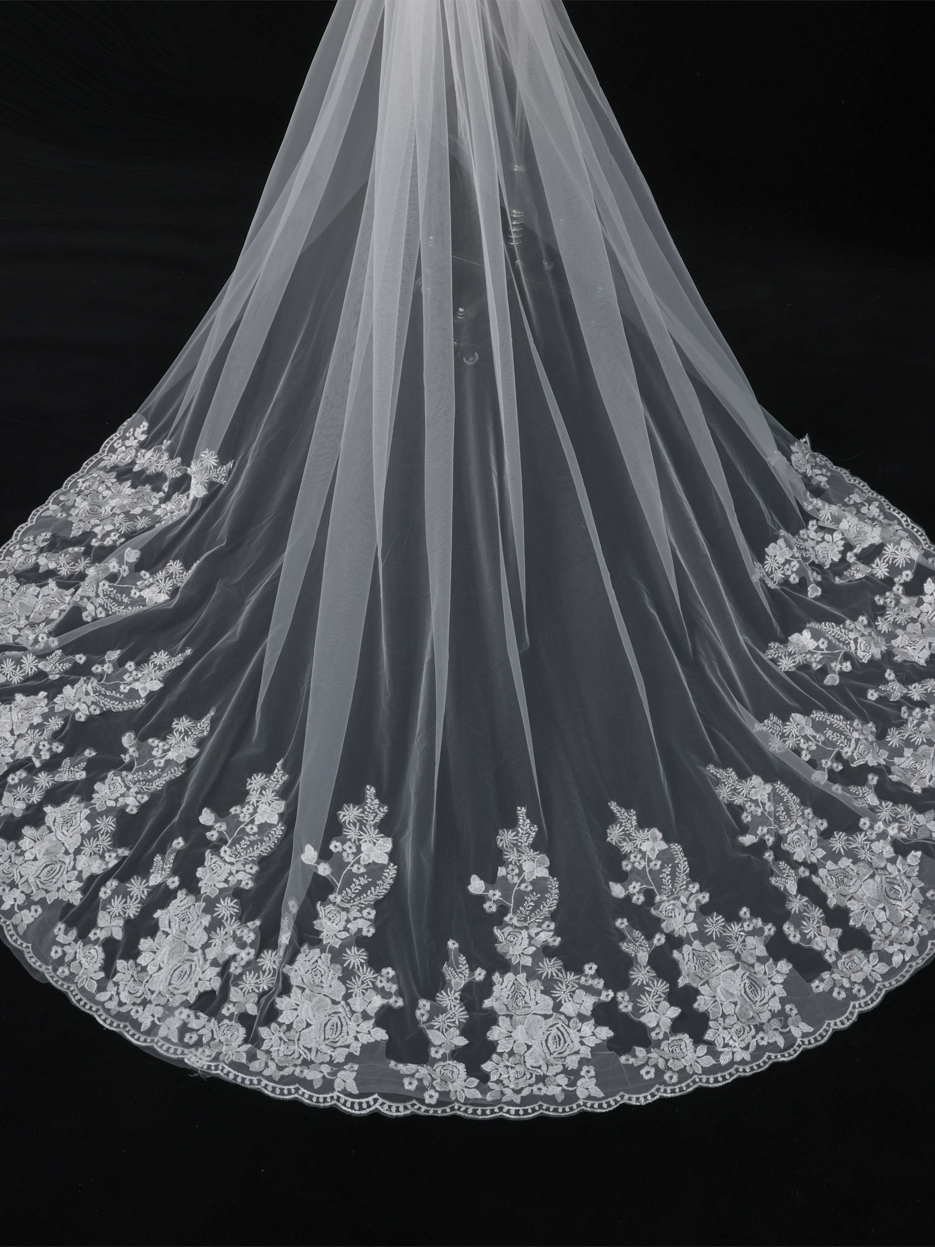 Voile De Mariée Cathédrale Avec Bordure En Dentelle Florale