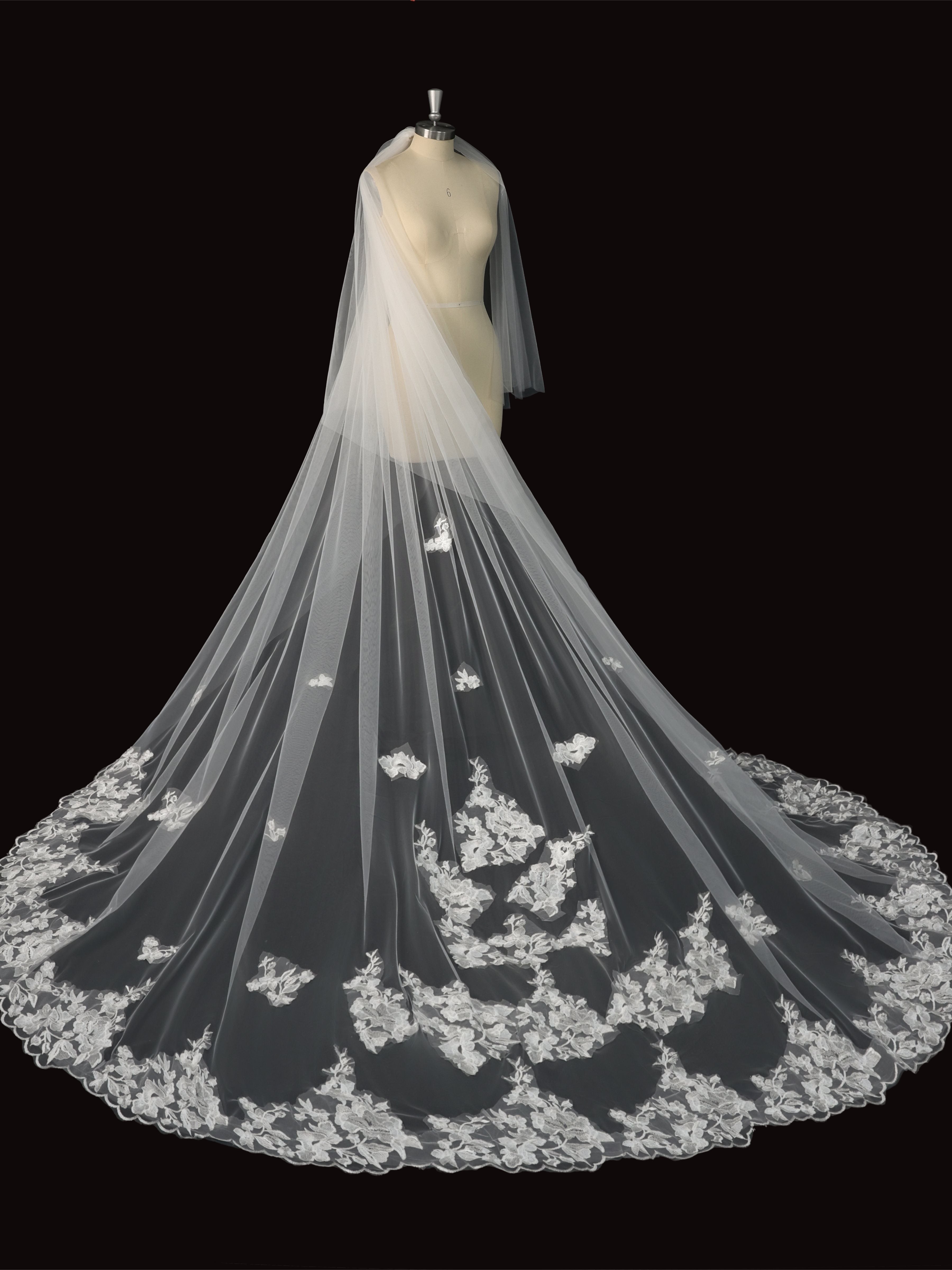 Voile De Mariée Volumineux En Tulle Avec Peigne