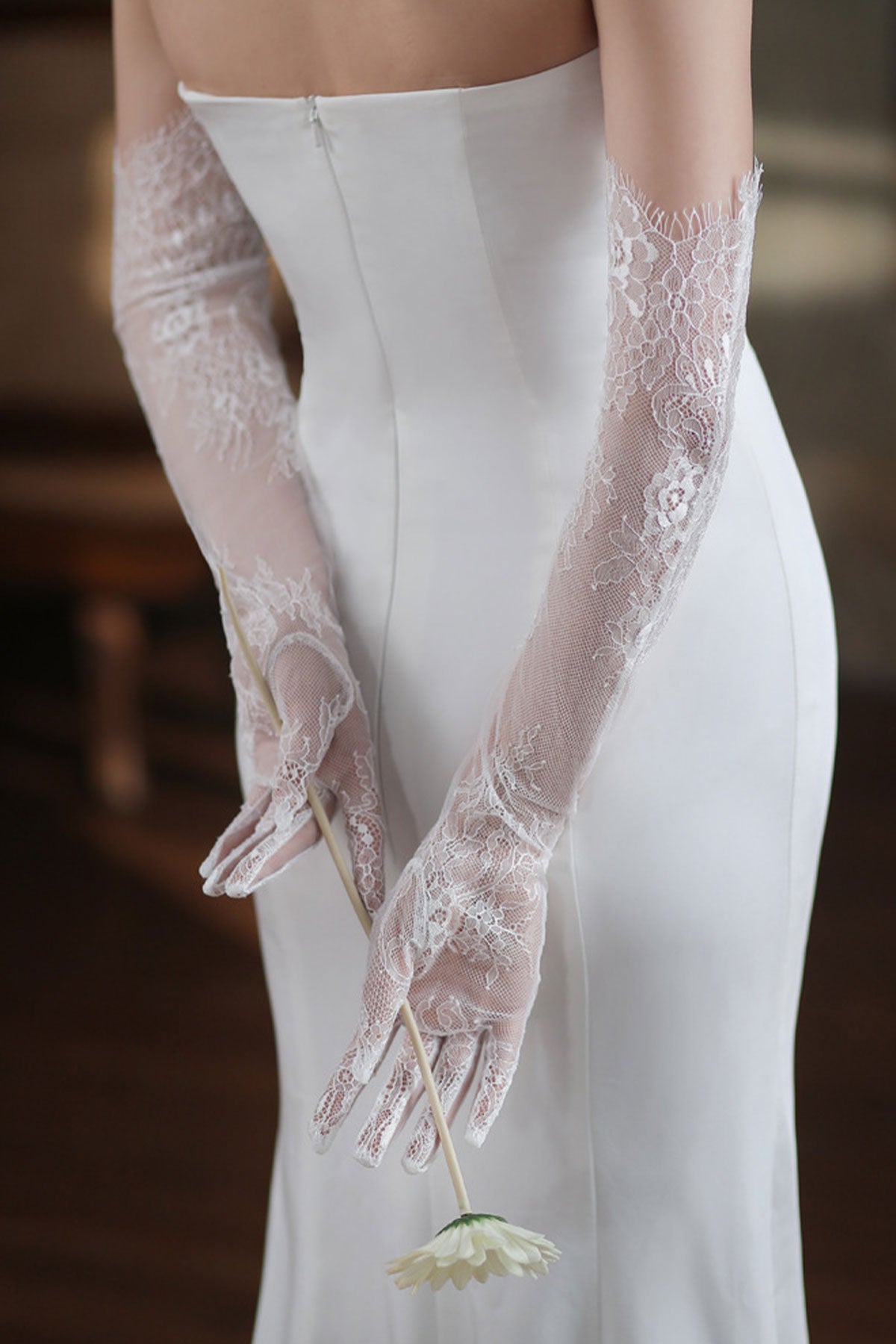 Gants De Mariée Modernes Brodés À Motifs Floraux