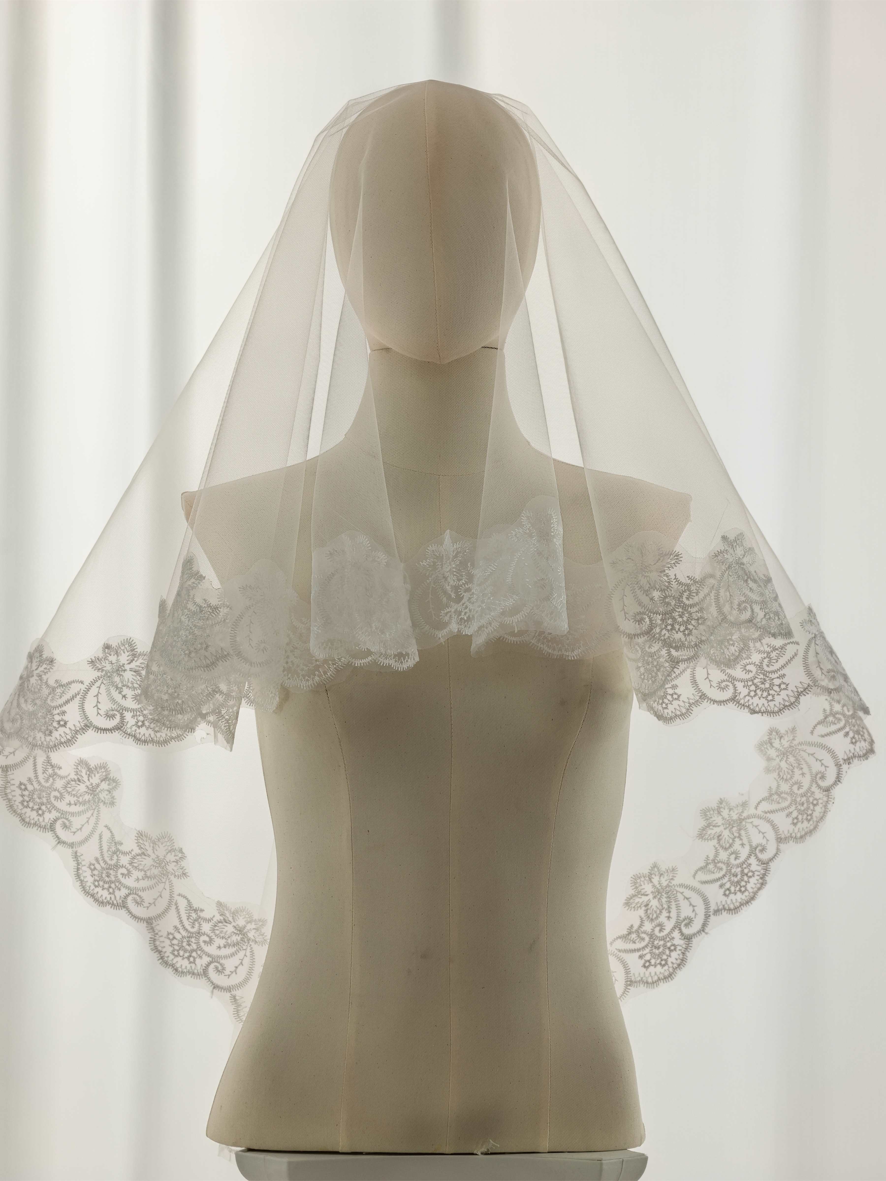 Voile De Mariée Mantille Avec Bordure En Dentelle Florale