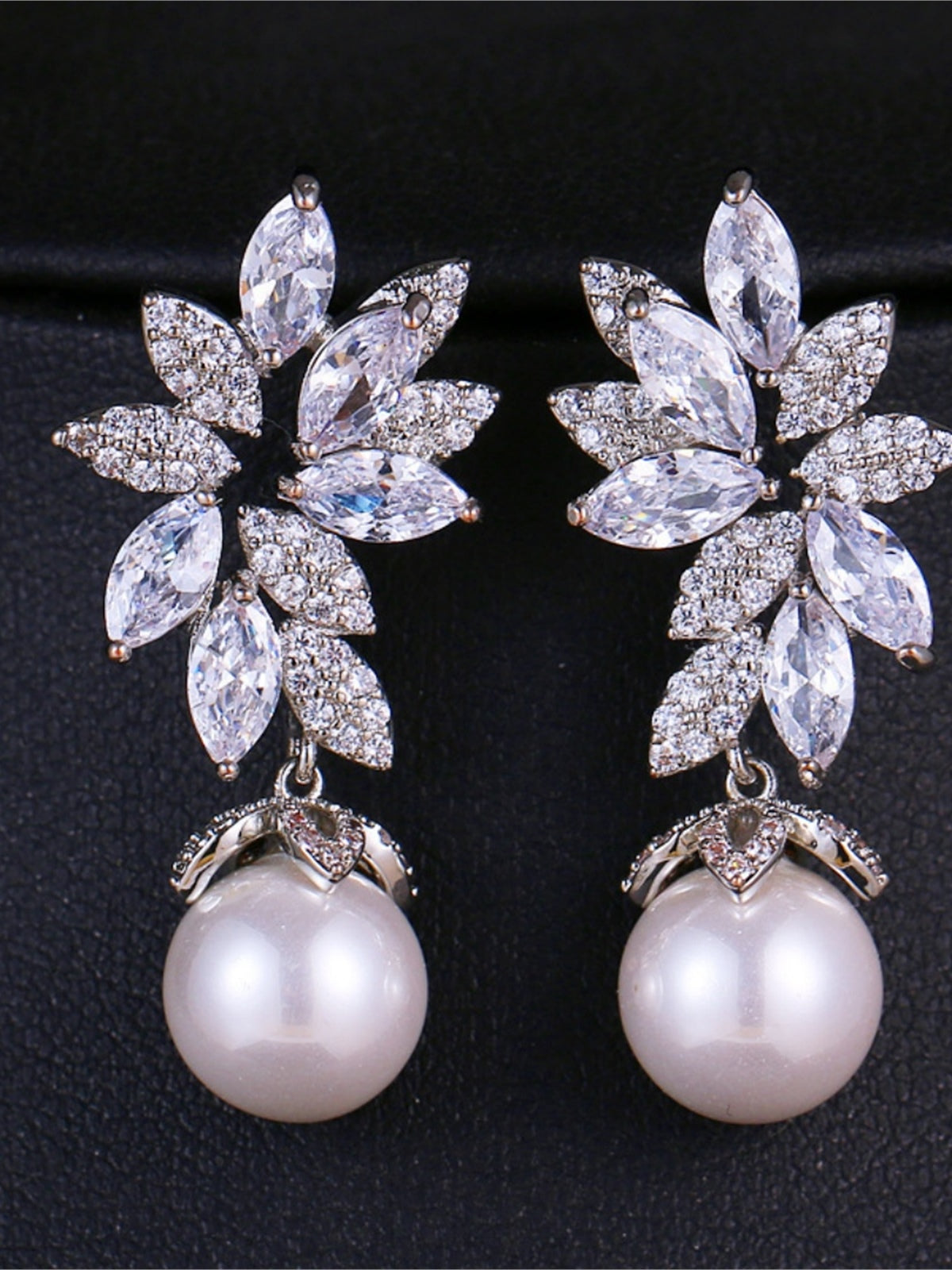 Boucles D'Oreilles Pendantes De Mariée En Forme De Feuille Avec Perles