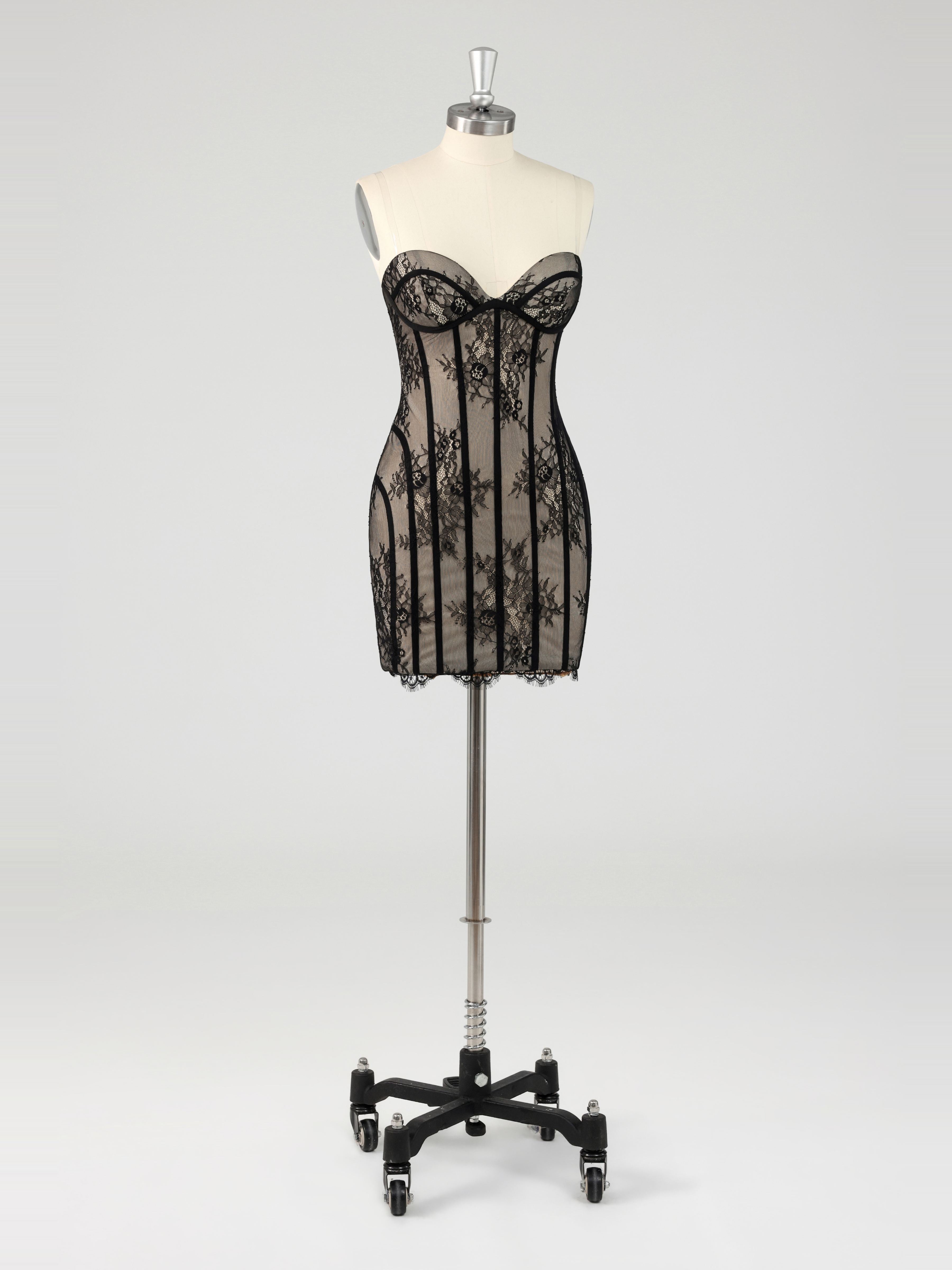 Robes De Cocktail Courtes Sexy En Dentelle Transparente Sans Bretelles