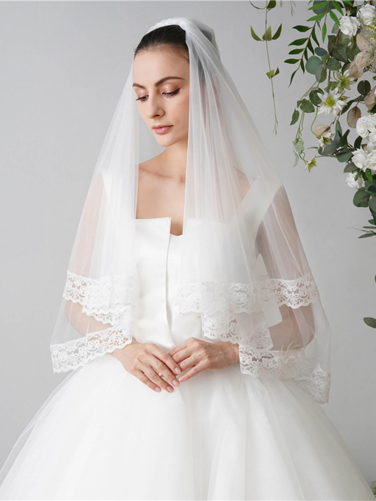 Voile De Mariage Chic Bordé D’Appliques En Dentelle