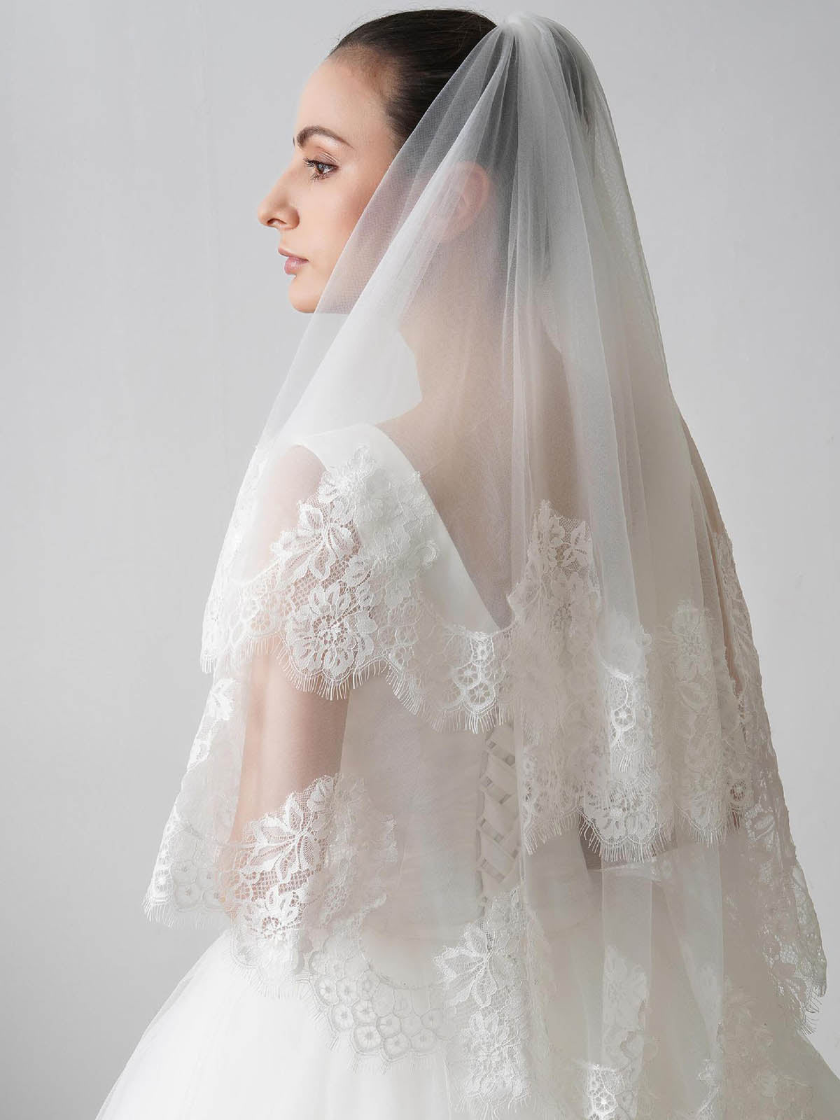 Voile De Mariée Court Rêveur En Dentelle À Deux Couches