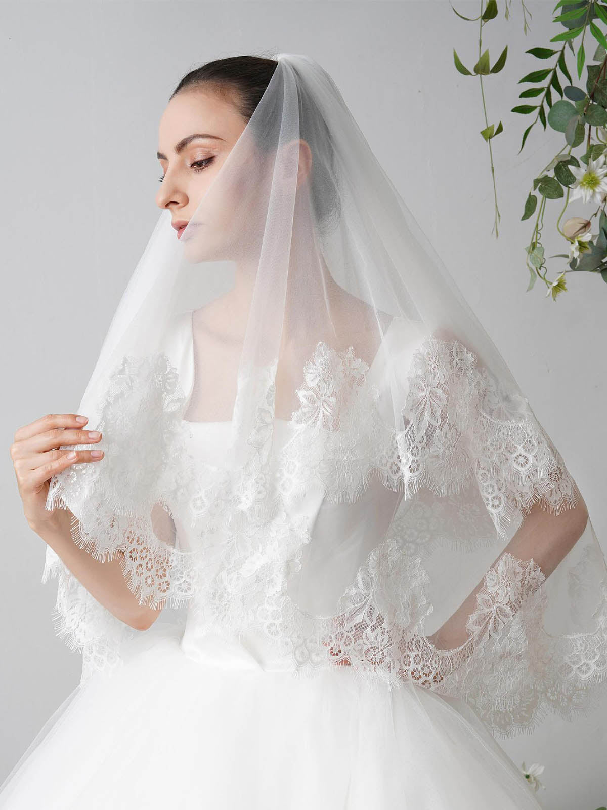 Voile De Mariée Court Rêveur En Dentelle À Deux Couches