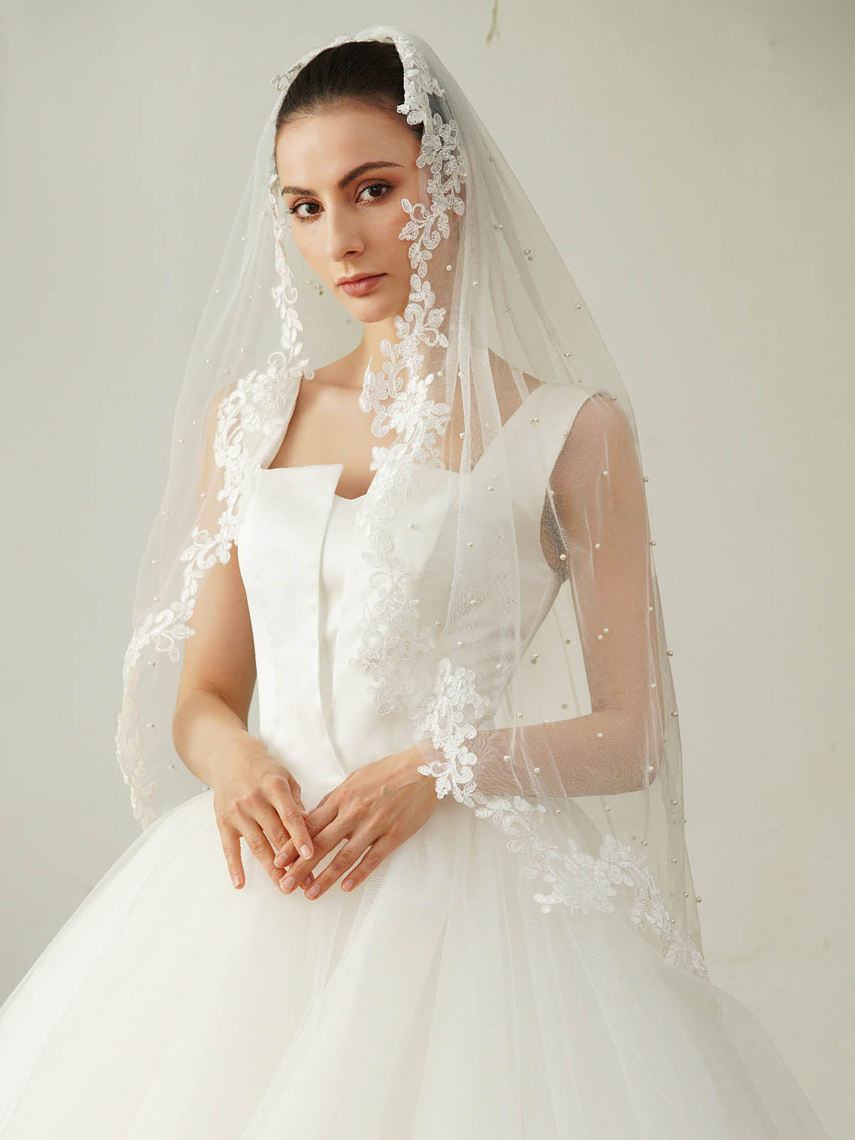 Voile De Mariée En Tulle Bordé De Dentelle Élégant Avec Perles