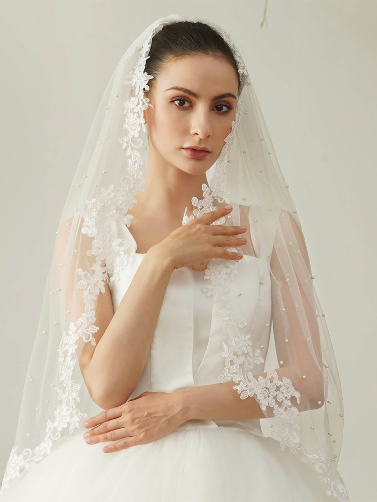 Voile De Mariée En Tulle Bordé De Dentelle Élégant Avec Perles